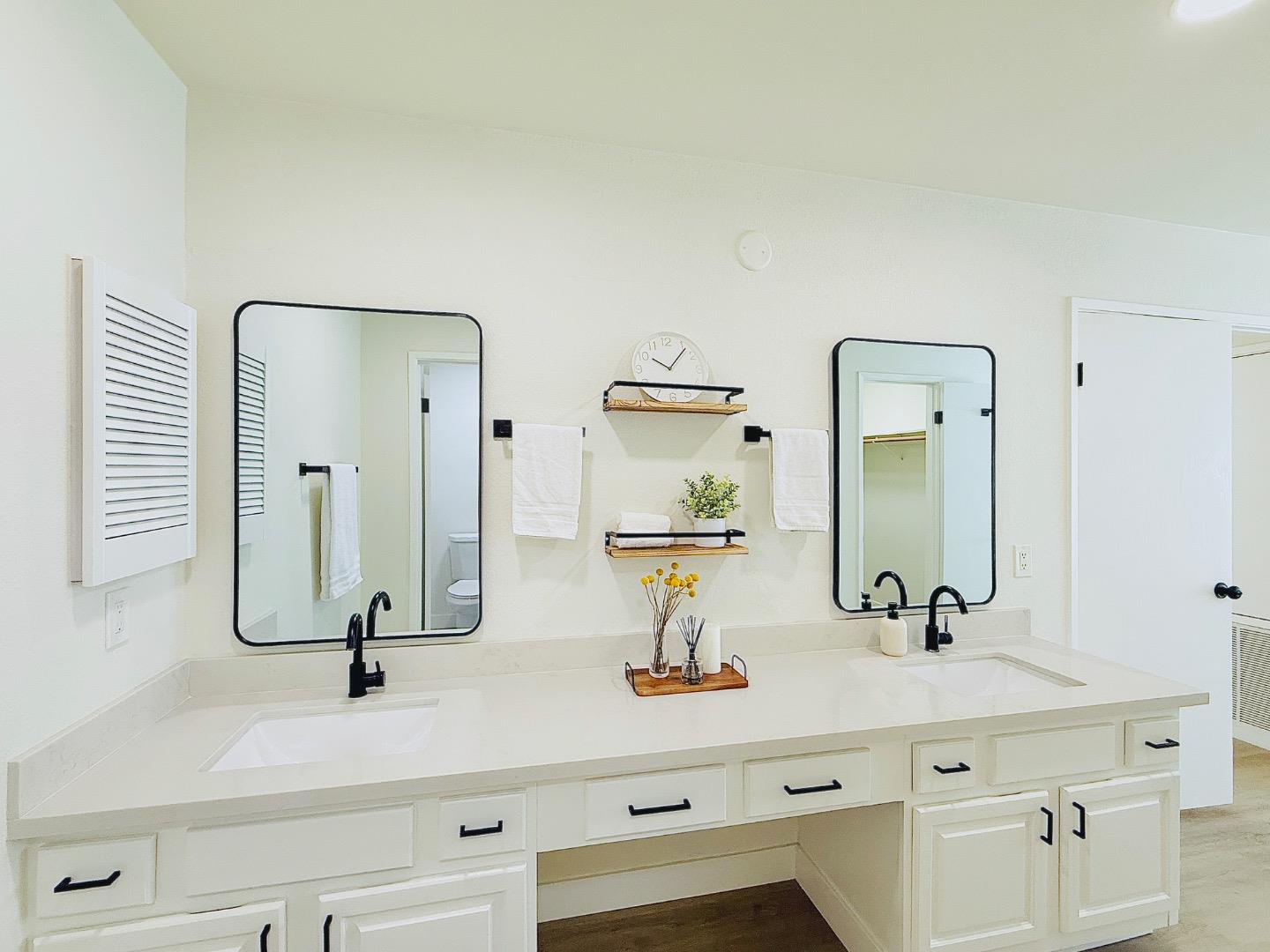 Santa Clara, California, 95051, United States, 2 Bedrooms Bedrooms, ,2 BathroomsBathrooms,Residential,For Sale,1941992