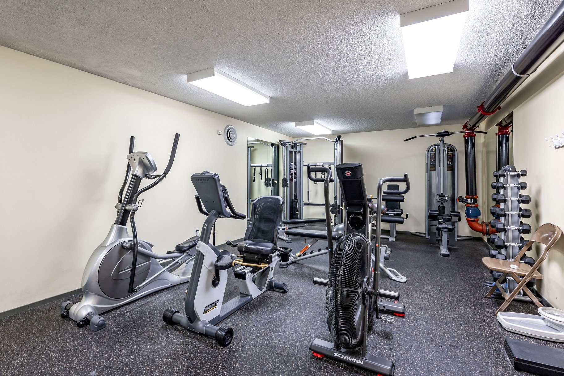  Downtown Main-Level Condo with Prime Location & Private Patio - 物件實景
