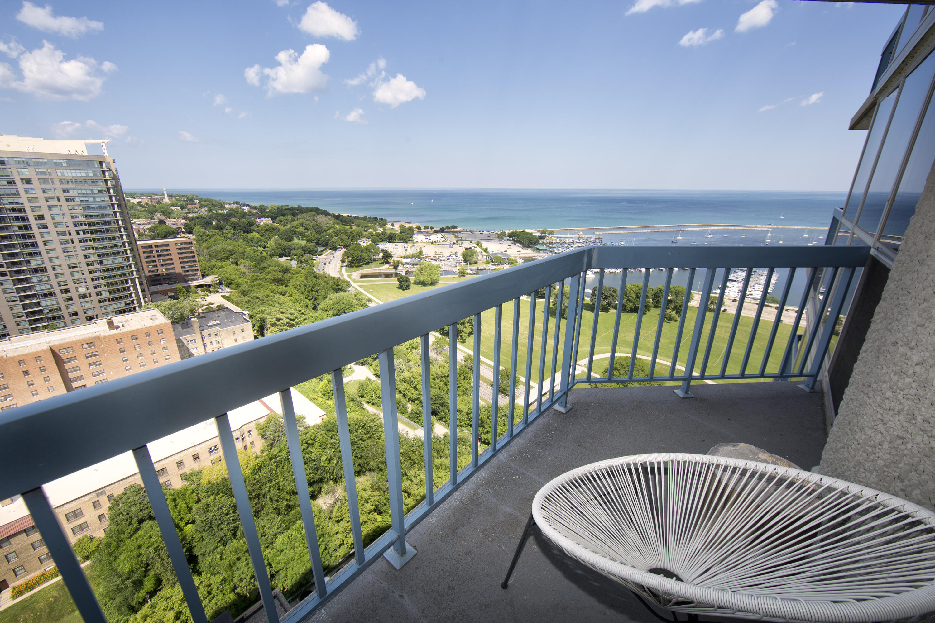 Milwaukee, Wisconsin, 53202, United States, 2 Bedrooms Bedrooms, ,3 BathroomsBathrooms,Residential,For Sale,1992022