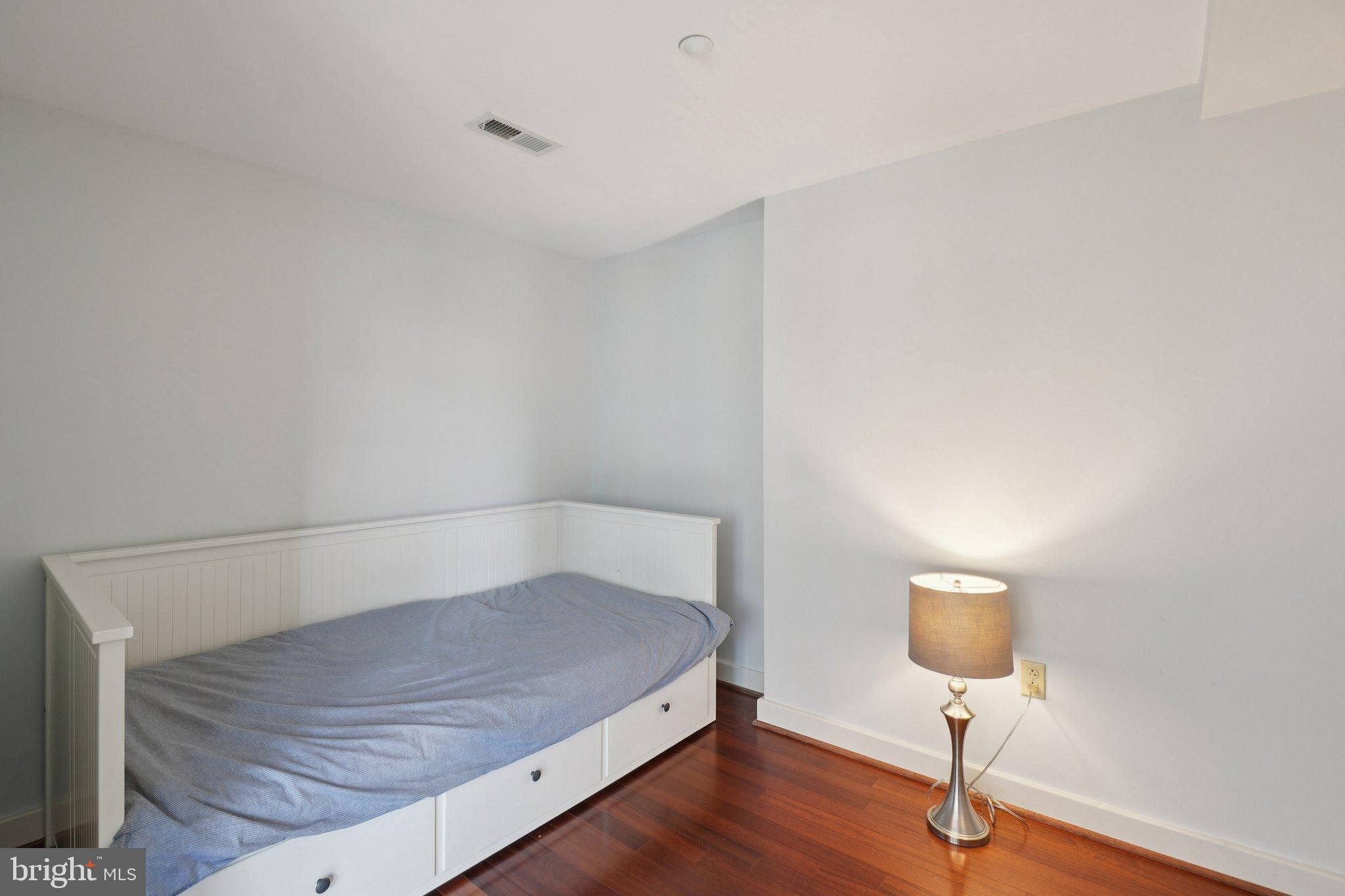 Washington, District of Columbia, 20005, United States, 2 Bedrooms Bedrooms, ,2 BathroomsBathrooms,Residential,For Sale,1976159