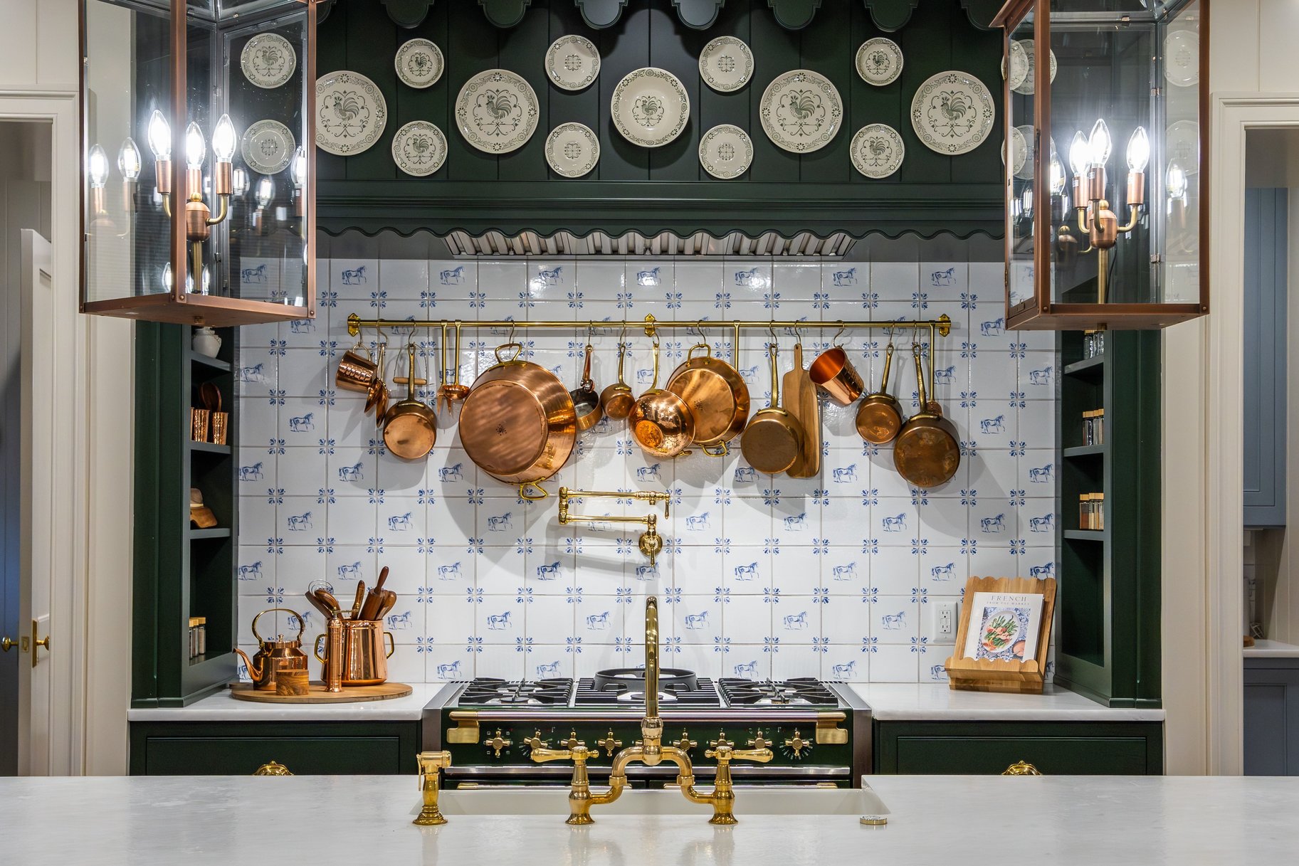  Timeless Colonial Charm Meets Refined Modern Luxury In This Storybook Retreat - 物件實景