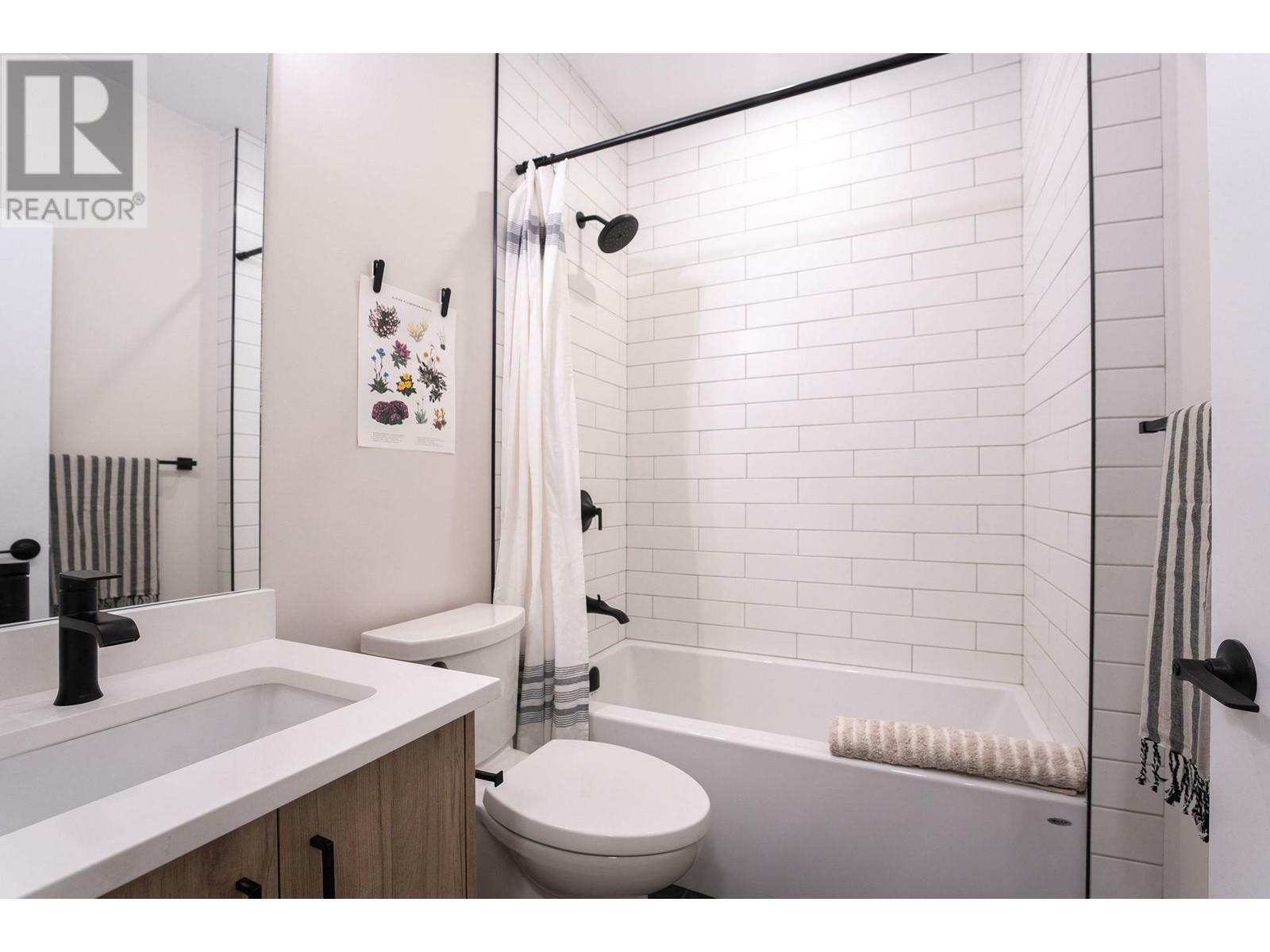 REVELSTOKE, British Columbia, V0E 2S0, CA, 3 Bedrooms Bedrooms, ,3 BathroomsBathrooms,Residential,For Sale,1839085