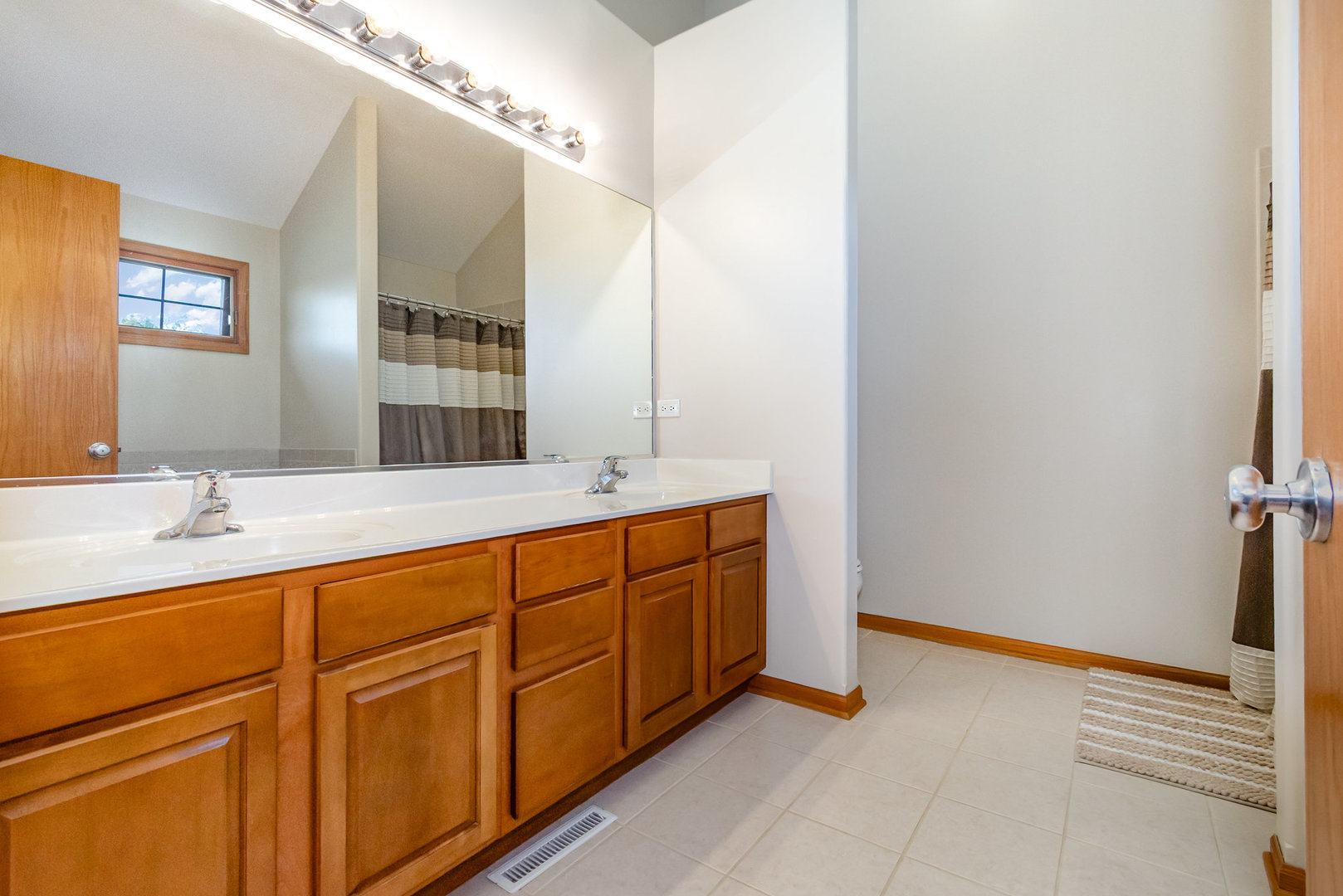 New Lenox, Illinois, 60451, United States, 4 Bedrooms Bedrooms, ,4 BathroomsBathrooms,Residential,For Sale,1983658