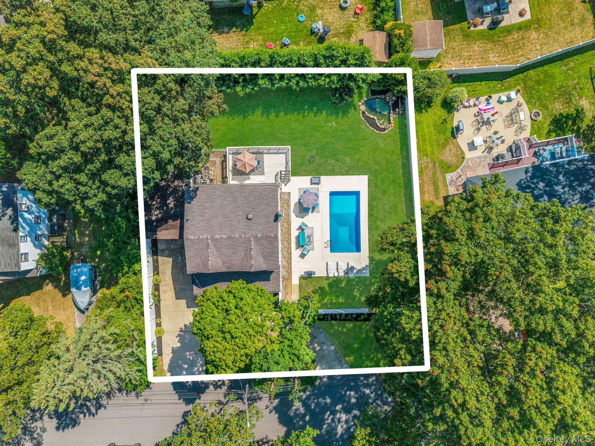 West Islip, New York, 11795, United States, 4 Bedrooms Bedrooms, ,4 BathroomsBathrooms,Residential,For Sale,1925742