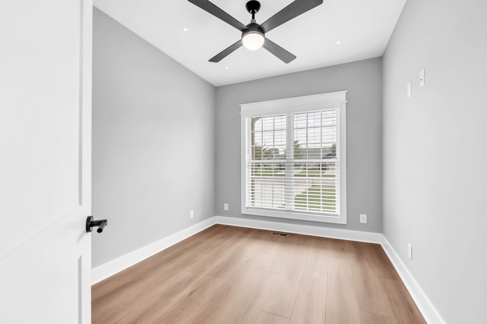 Clarksville, Tennessee, 37043, United States, 3 Bedrooms Bedrooms, ,3 BathroomsBathrooms,Residential,For Sale,2048217