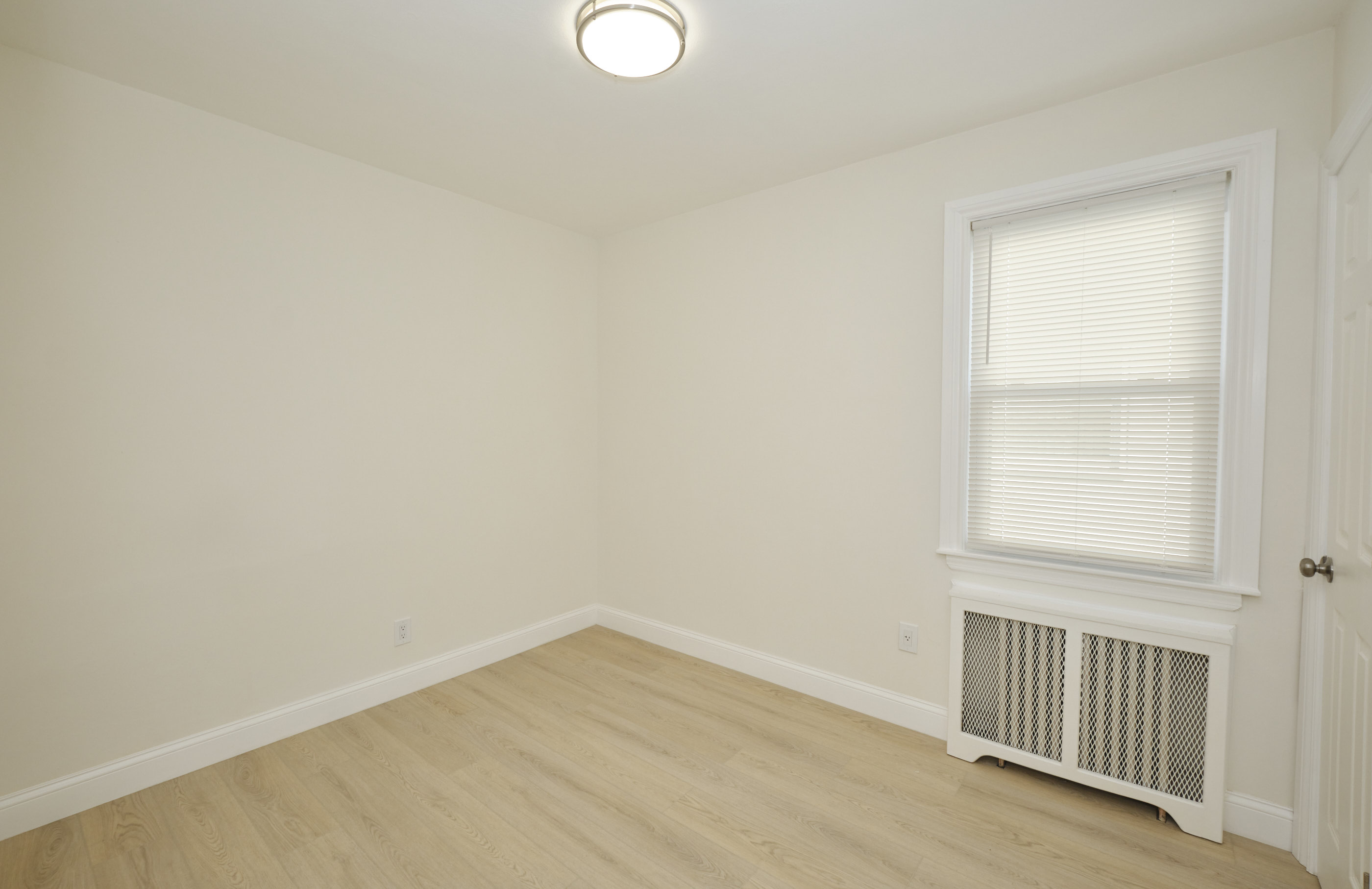 Elmont, New York, 11003, United States, 5 Bedrooms Bedrooms, ,2 BathroomsBathrooms,Residential,For Sale,1981146