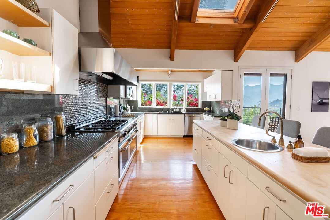 Topanga, California, 90290, United States, 4 Bedrooms Bedrooms, ,5 BathroomsBathrooms,Residential,For Sale,1796839