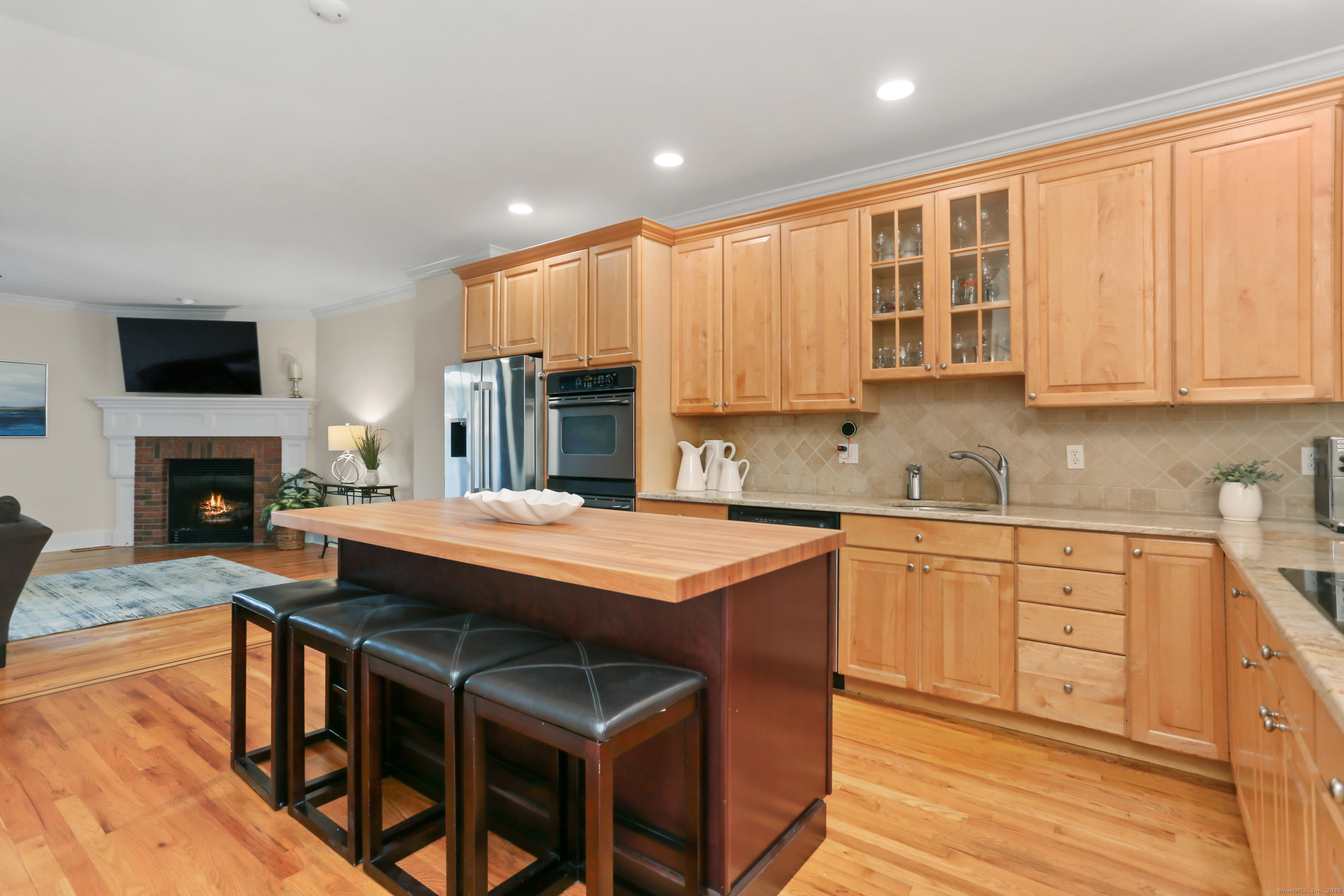 Fairfield, Connecticut, 06824, United States, 3 Bedrooms Bedrooms, ,3 BathroomsBathrooms,Residential,For Sale,2001723