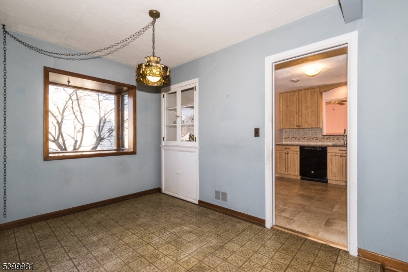 Fanwood Boro, New Jersey, 07023, United States, 3 Bedrooms Bedrooms, ,2 BathroomsBathrooms,Residential,For Sale,2001690