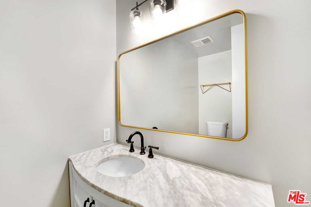 Sherman Oaks, California, 91403, United States, 2 Bedrooms Bedrooms, ,3 BathroomsBathrooms,Residential,For Sale,1900859