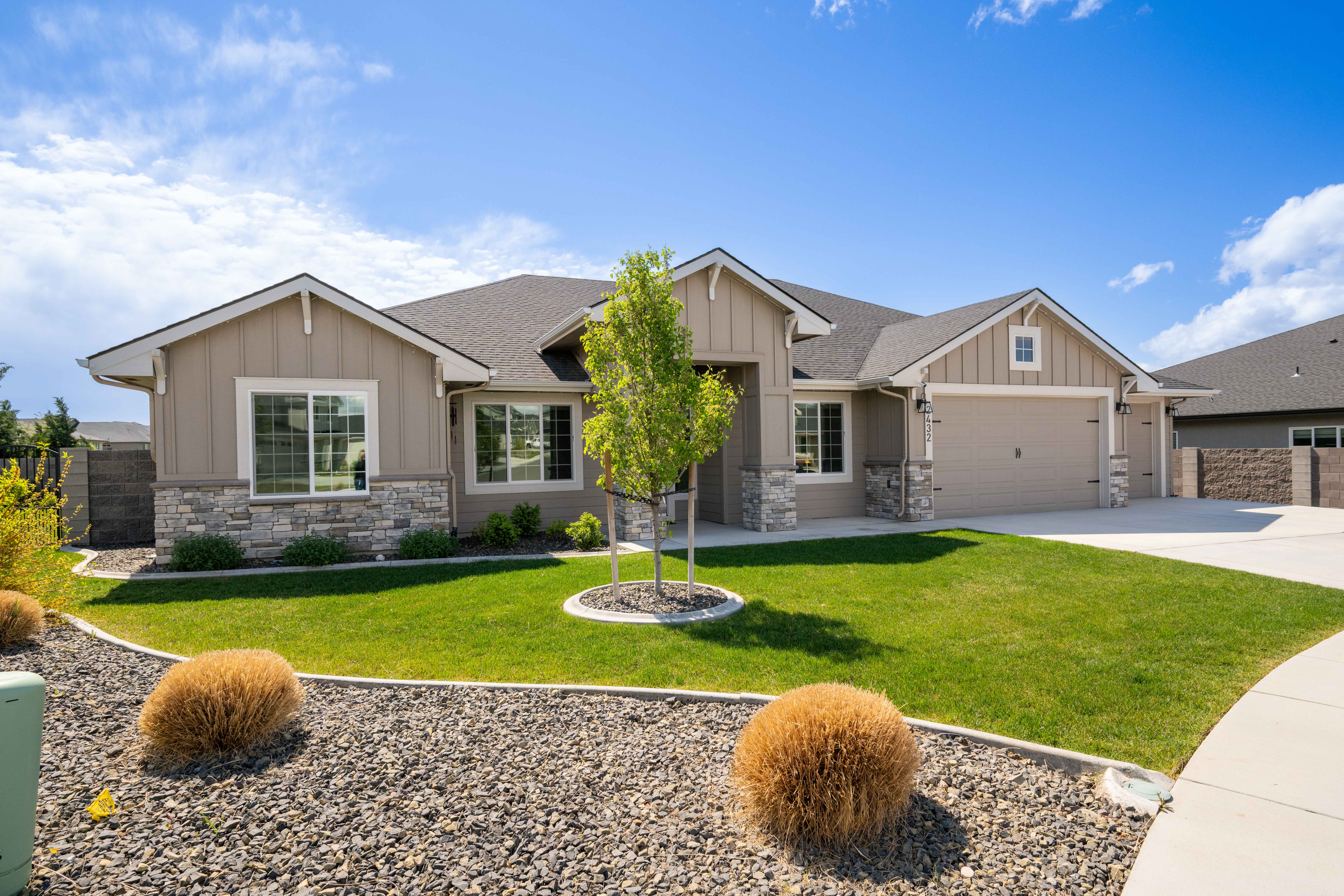  Custom Blinds, Gutters, Home Warranty +MORE - 物件實景