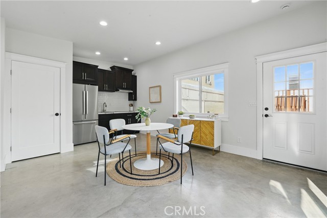 Los Angeles, California, 90018, United States, 5 Bedrooms Bedrooms, ,5 BathroomsBathrooms,Residential,For Sale,1984330