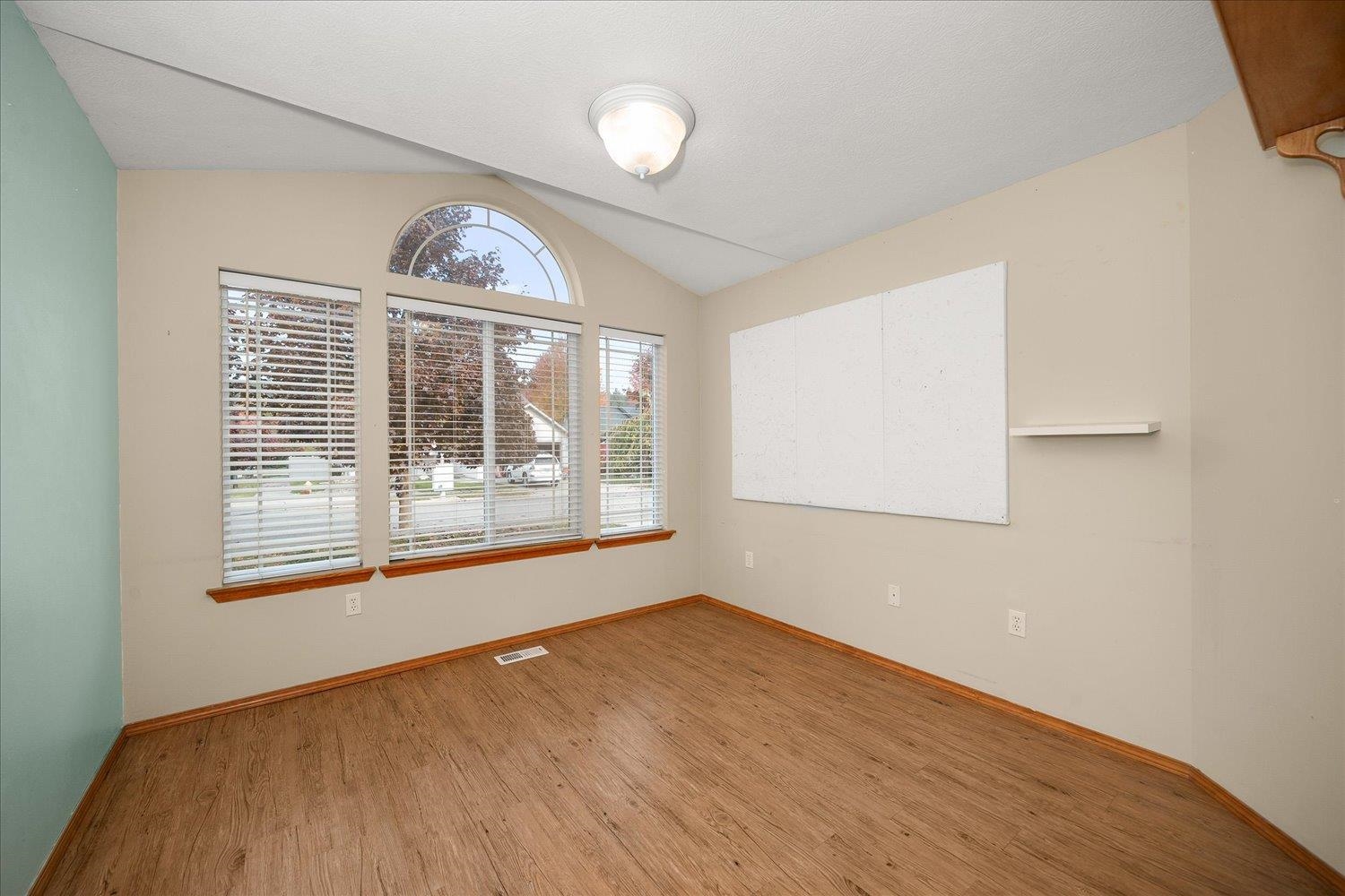 Spokane, Washington, 99212, United States, 6 Bedrooms Bedrooms, ,3 BathroomsBathrooms,Residential,For Sale,2000557