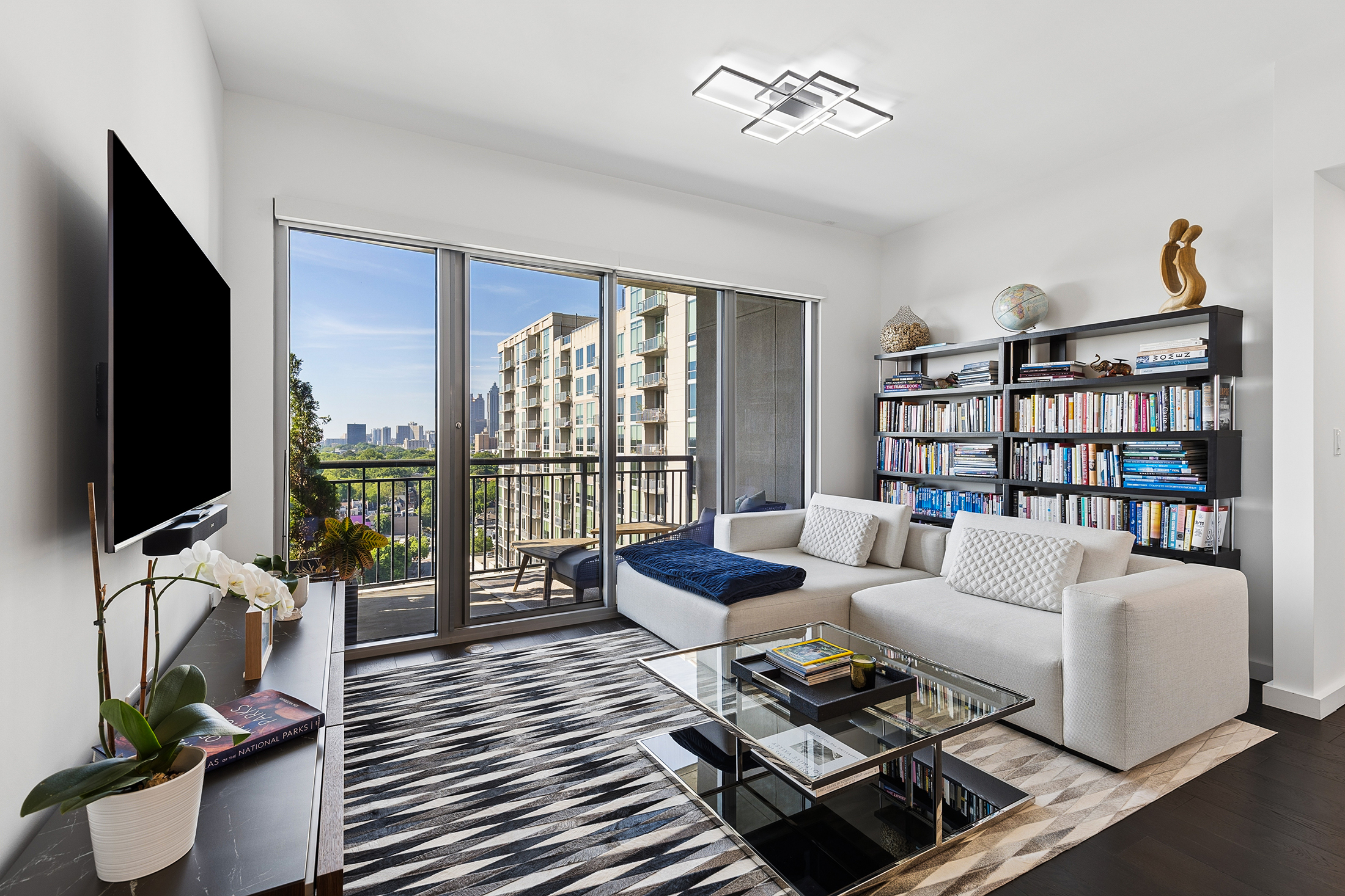  Exceptional One Bedroom Residence at Luxe - 物件實景