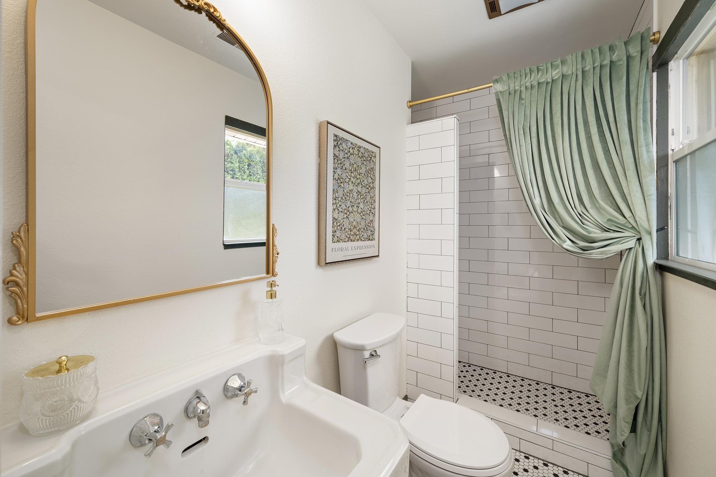  Beautifully Maintained 1960s Home - 物件實景