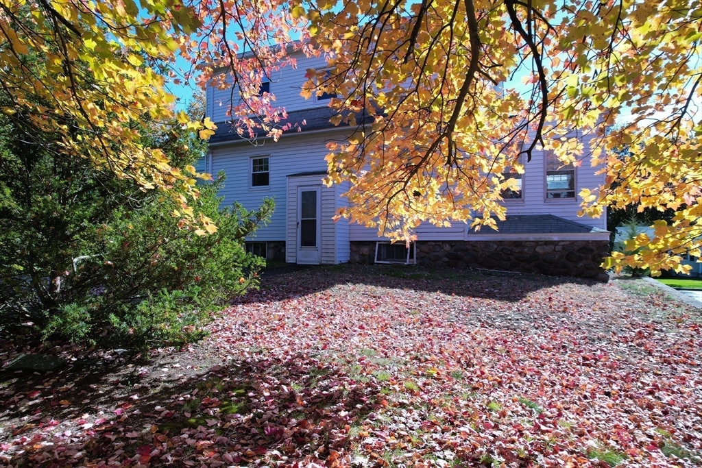 Stoneham, Massachusetts, 02180, United States, 3 Bedrooms Bedrooms, ,1 BathroomBathrooms,Residential,For Sale,1974413