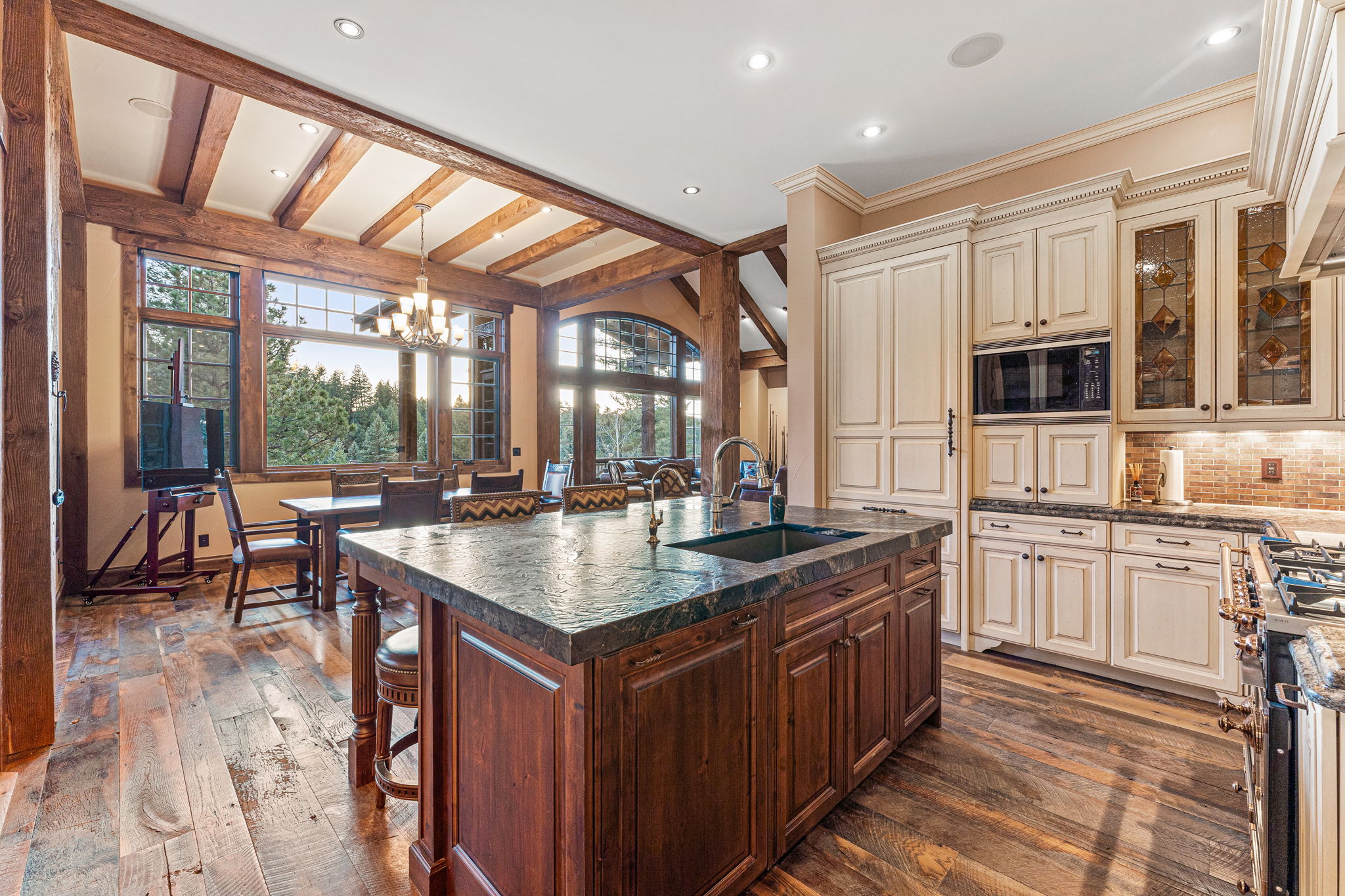  Impressive Mountain Retreat Nestled in the Exclusive Enclave of West Ranch - 物件實景