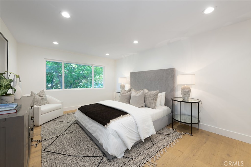 Woodland Hills, California, 91367, United States, 5 Bedrooms Bedrooms, ,4 BathroomsBathrooms,Residential,For Sale,2003511