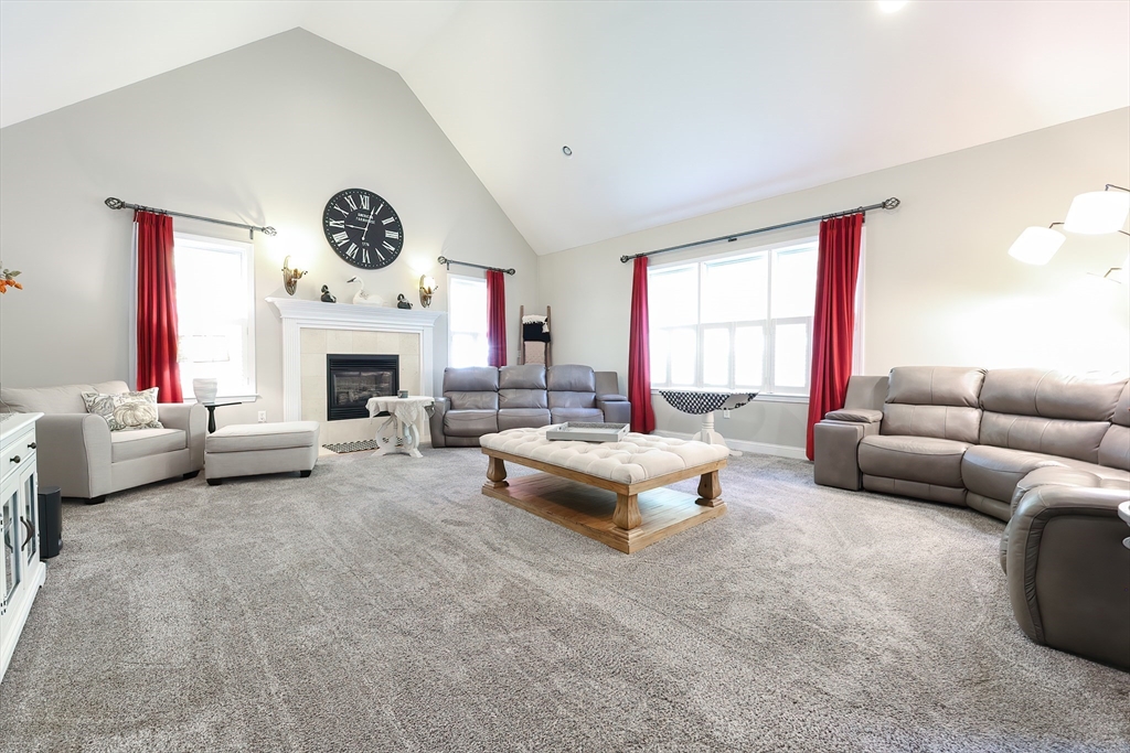 Northbridge, Massachusetts, 01534, United States, 4 Bedrooms Bedrooms, ,2 BathroomsBathrooms,Residential,For Sale,1977320