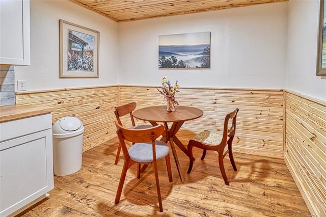 Eufaula, Oklahoma, 74432, United States, 3 Bedrooms Bedrooms, ,3 BathroomsBathrooms,Residential,For Sale,1987326