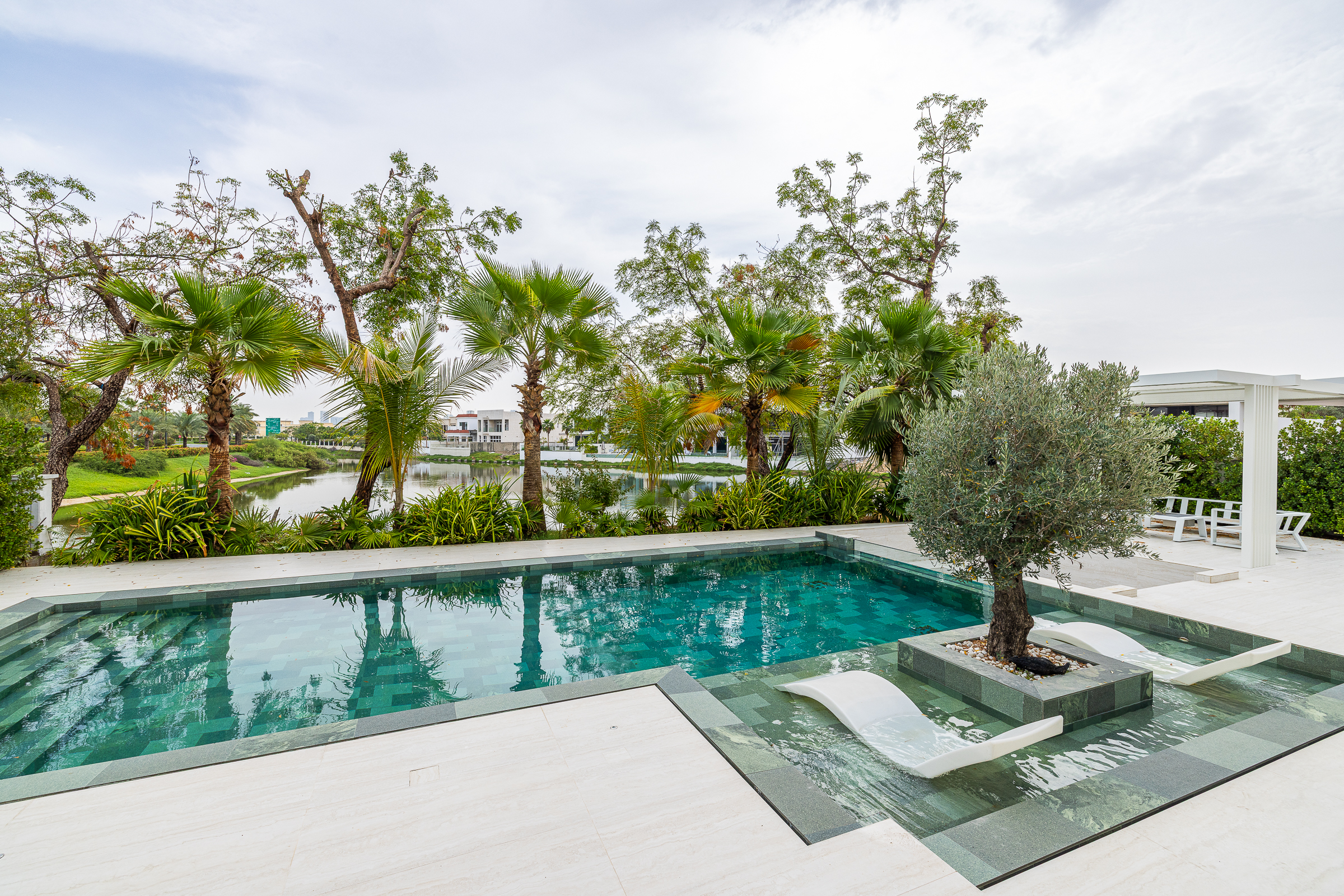  Exquisite Fully Furnished Lakefront Villa in Jumeirah Islands - 物件實景