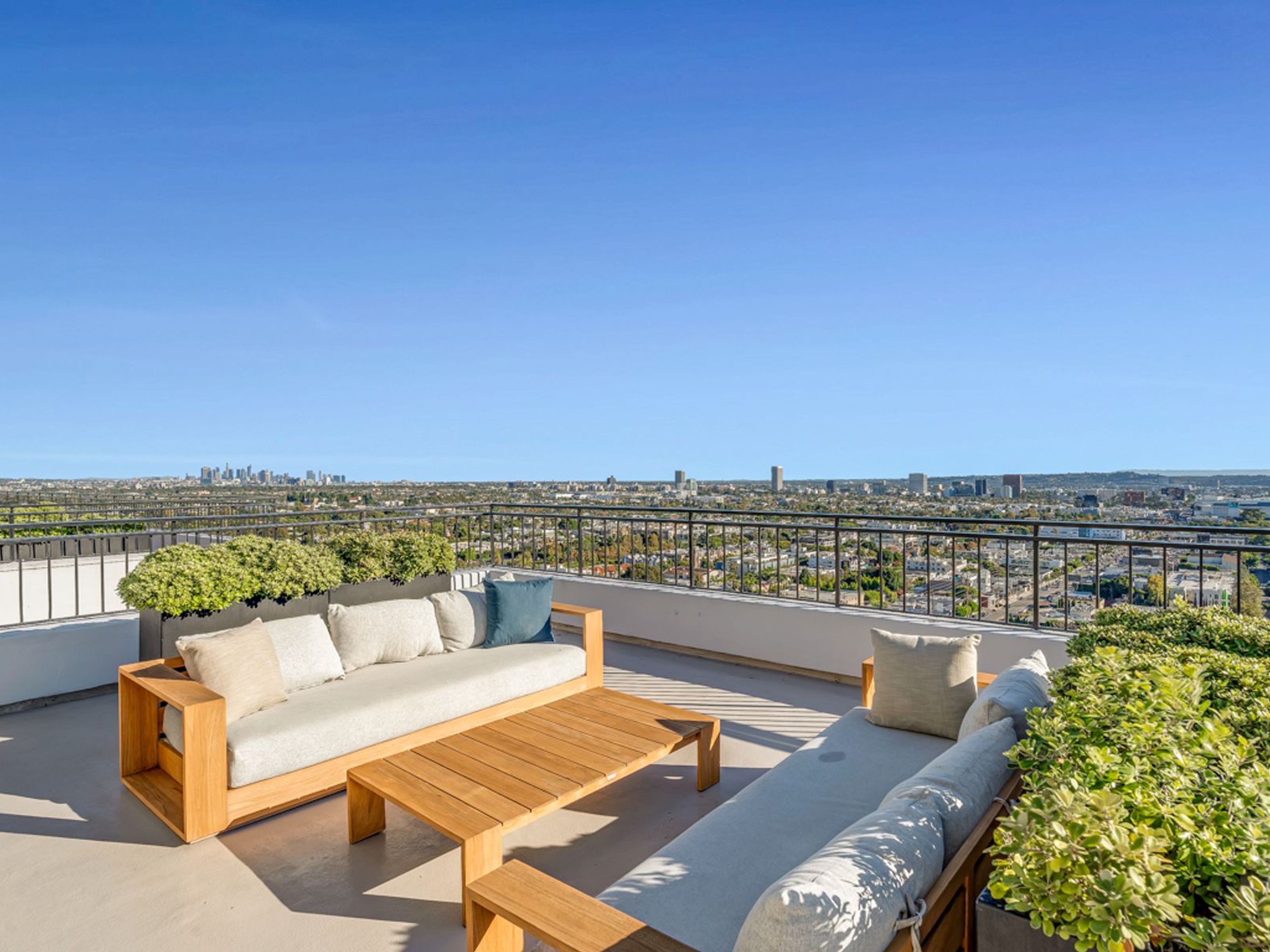  1100 Alta Loma Vista Road , West Hollywood, CA 90069 - 物件實景