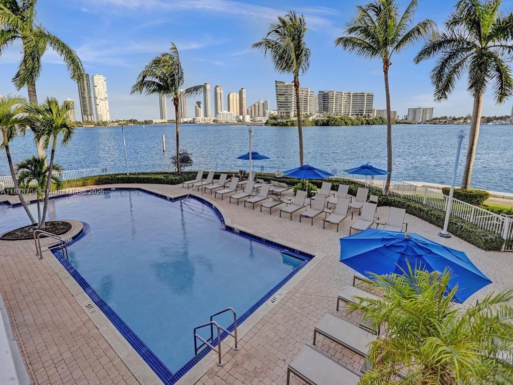 Aventura, Florida, 33180, United States, 2 Bedrooms Bedrooms, ,3 BathroomsBathrooms,Residential,For Sale,1947982