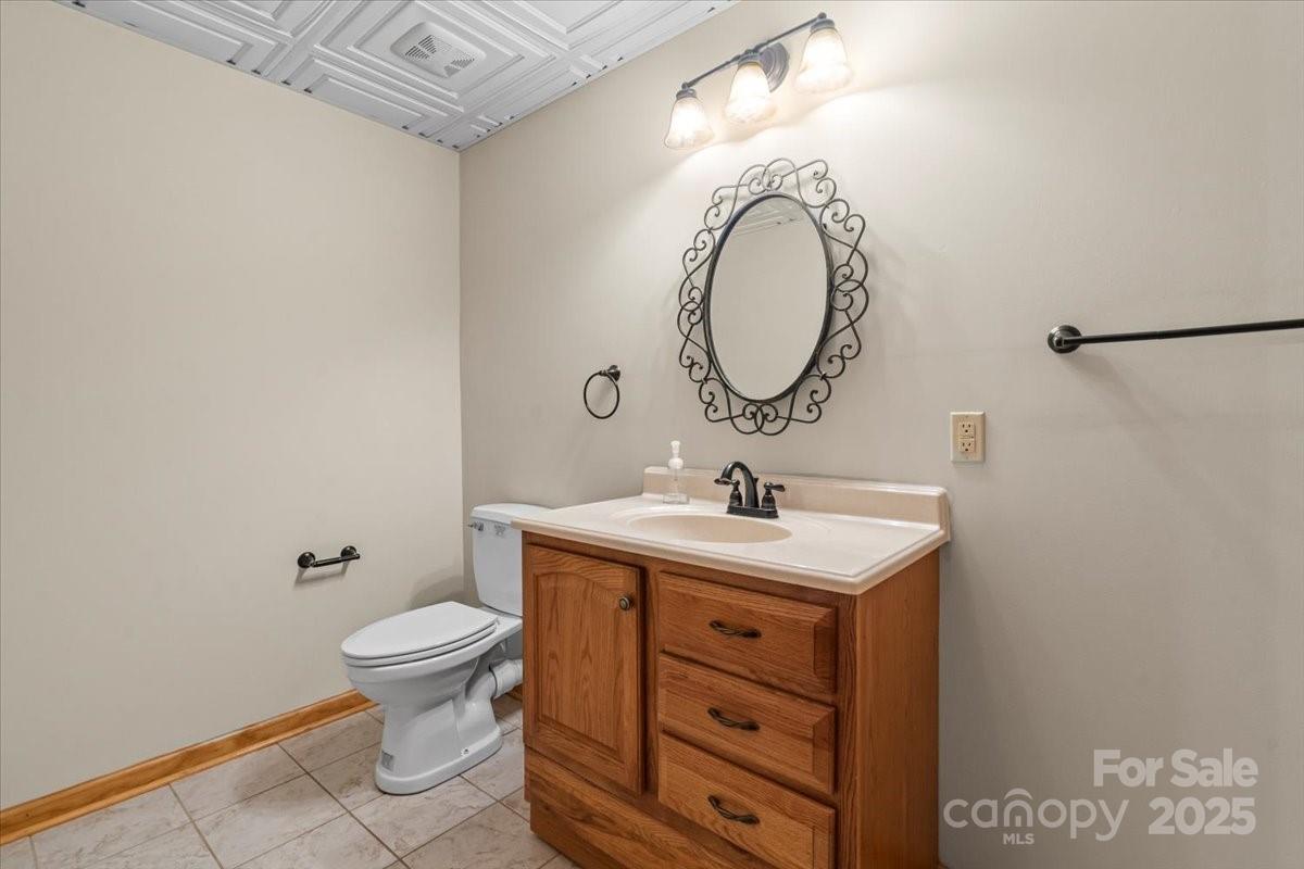 Kannapolis, North Carolina, 28081, United States, 3 Bedrooms Bedrooms, ,4 BathroomsBathrooms,Residential,For Sale,1989536