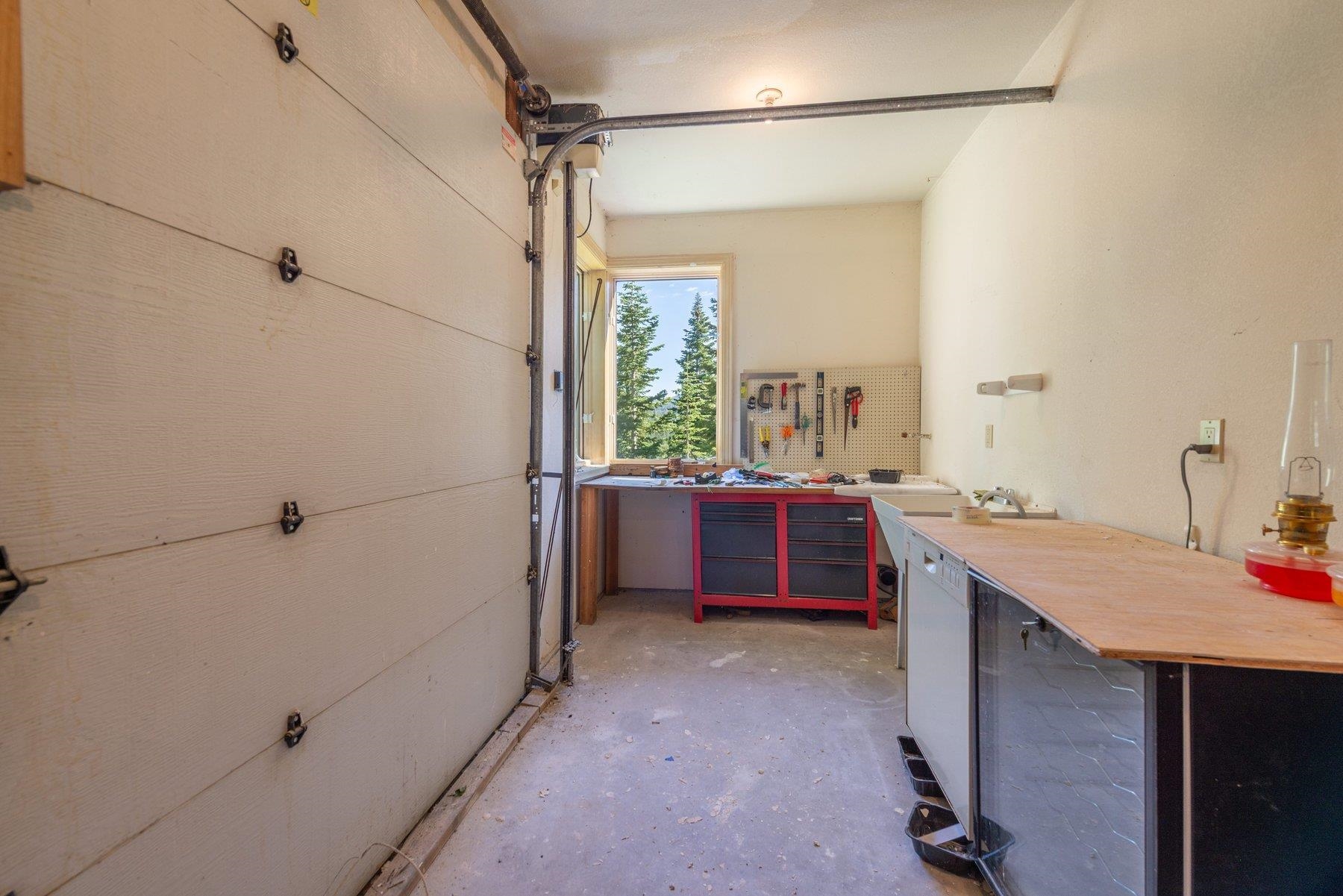 Olympic Valley, California, 96146, United States, 5 Bedrooms Bedrooms, ,4 BathroomsBathrooms,Residential,For Sale,1906750