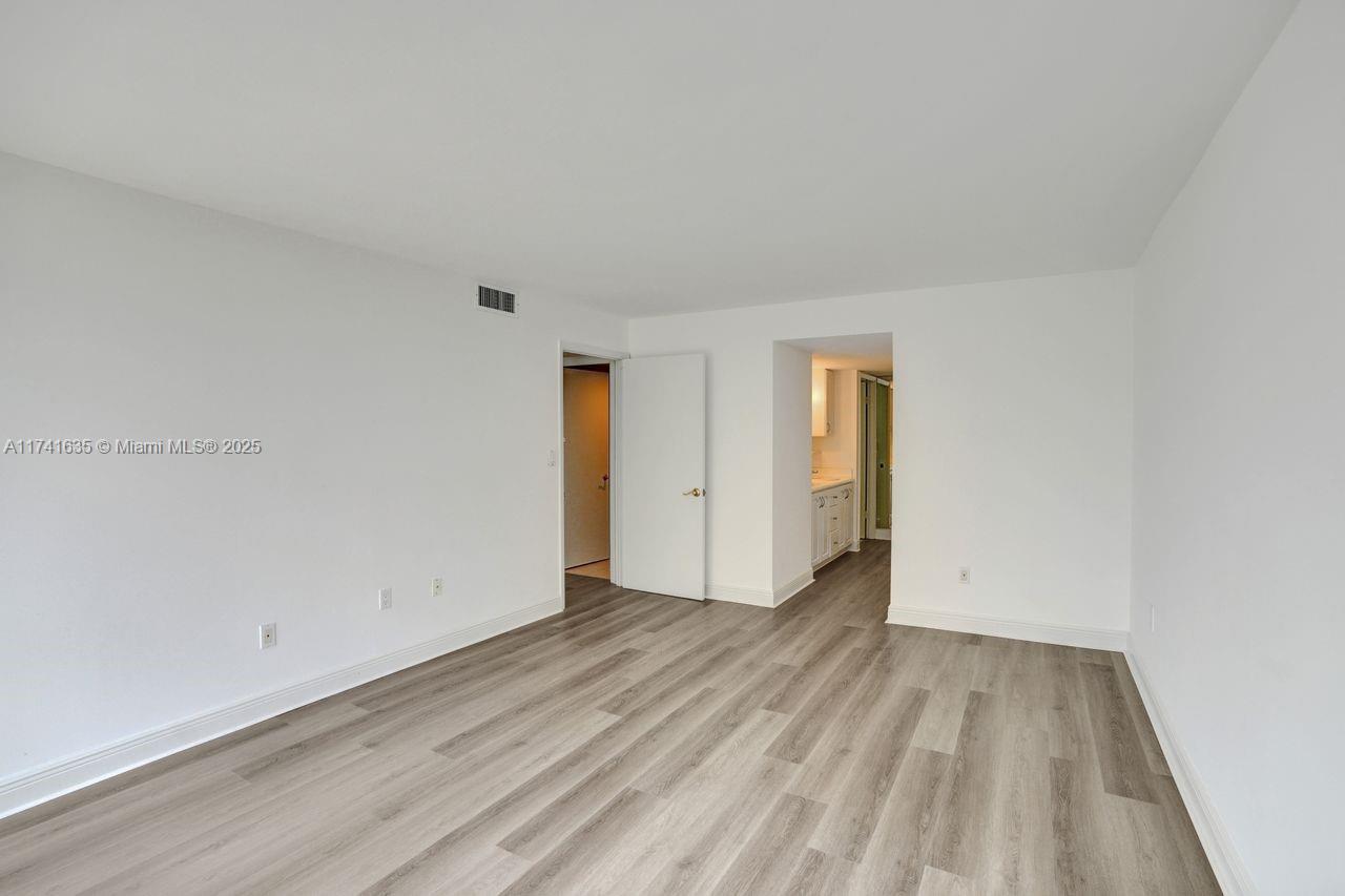 Miami, Florida, 33131, United States, 2 Bedrooms Bedrooms, ,2 BathroomsBathrooms,Residential,For Sale,1705612