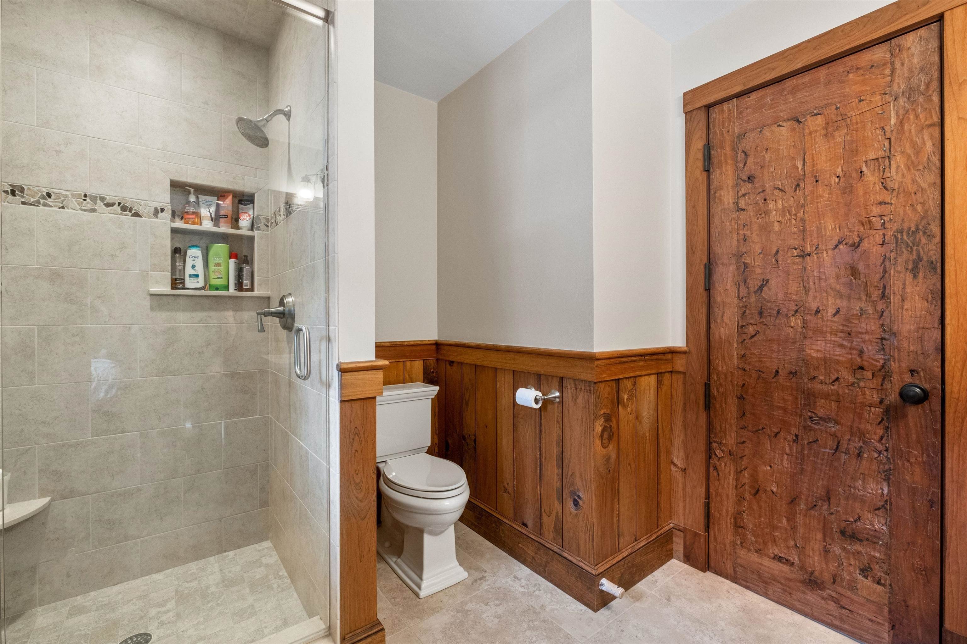 Lincoln, New Hampshire, 03251, United States, 7 Bedrooms Bedrooms, ,4 BathroomsBathrooms,Residential,For Sale,1983511