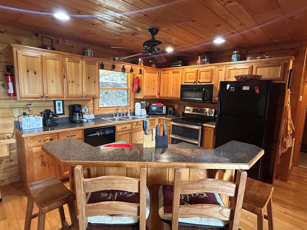 Blue Ridge, Georgia, 30513, United States, 3 Bedrooms Bedrooms, ,3 BathroomsBathrooms,Residential,For Sale,1965953