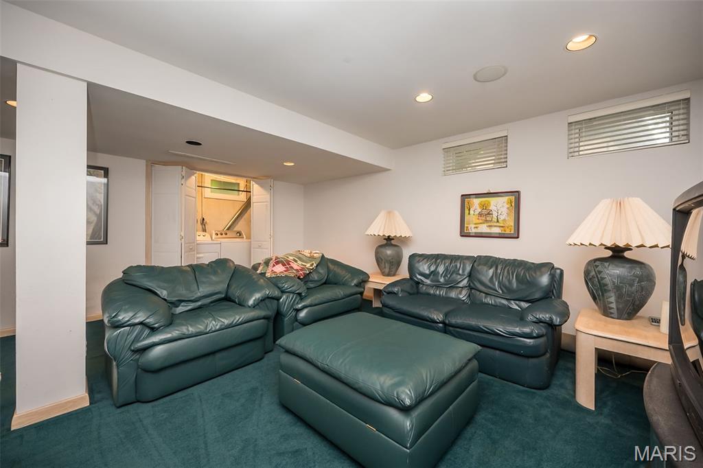 Chesterfield, Missouri, 63017, United States, 4 Bedrooms Bedrooms, ,3 BathroomsBathrooms,Residential,For Sale,1932834