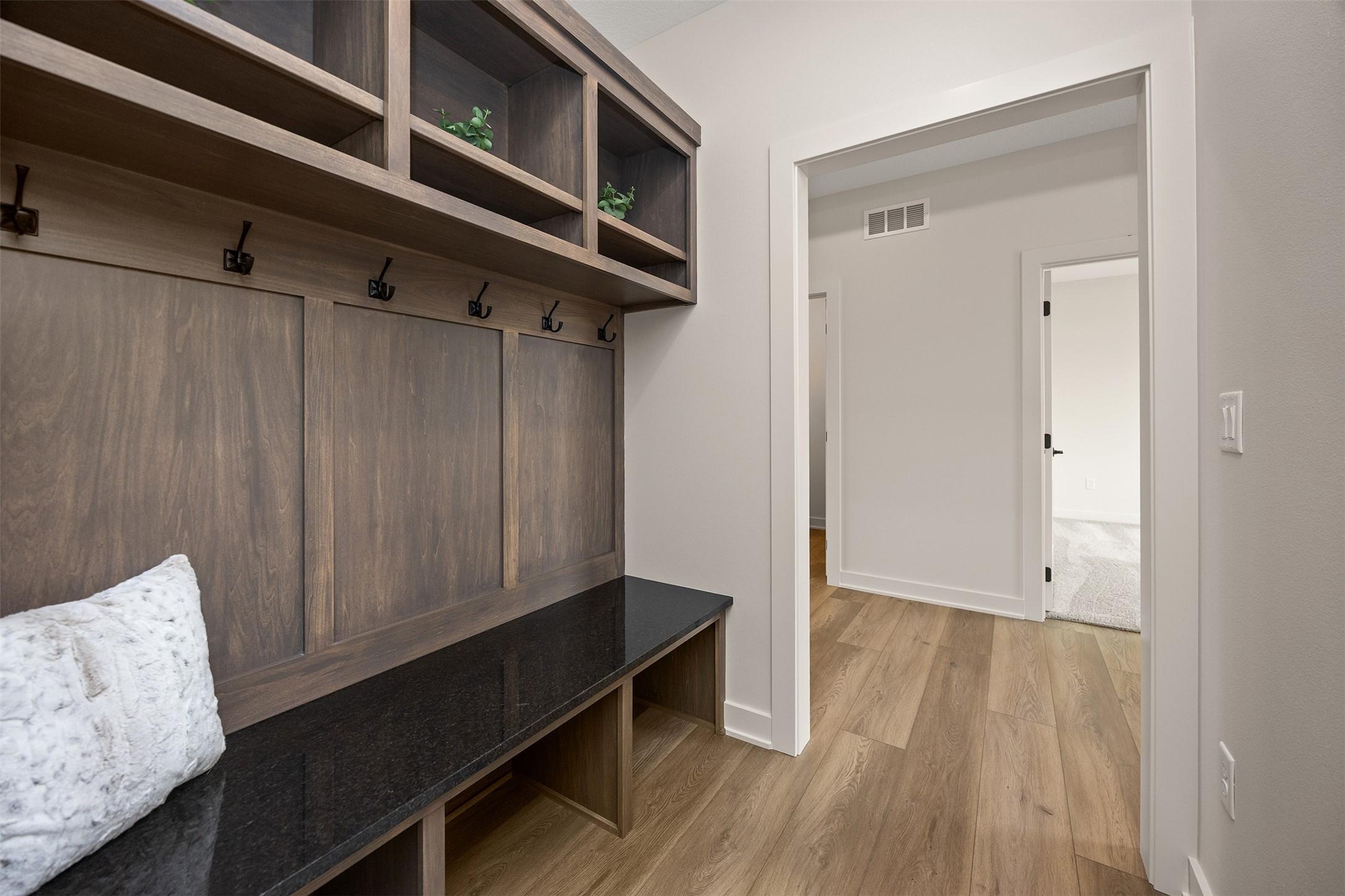 Urbandale, Iowa, 50323, United States, 4 Bedrooms Bedrooms, ,3 BathroomsBathrooms,Residential,For Sale,1975172