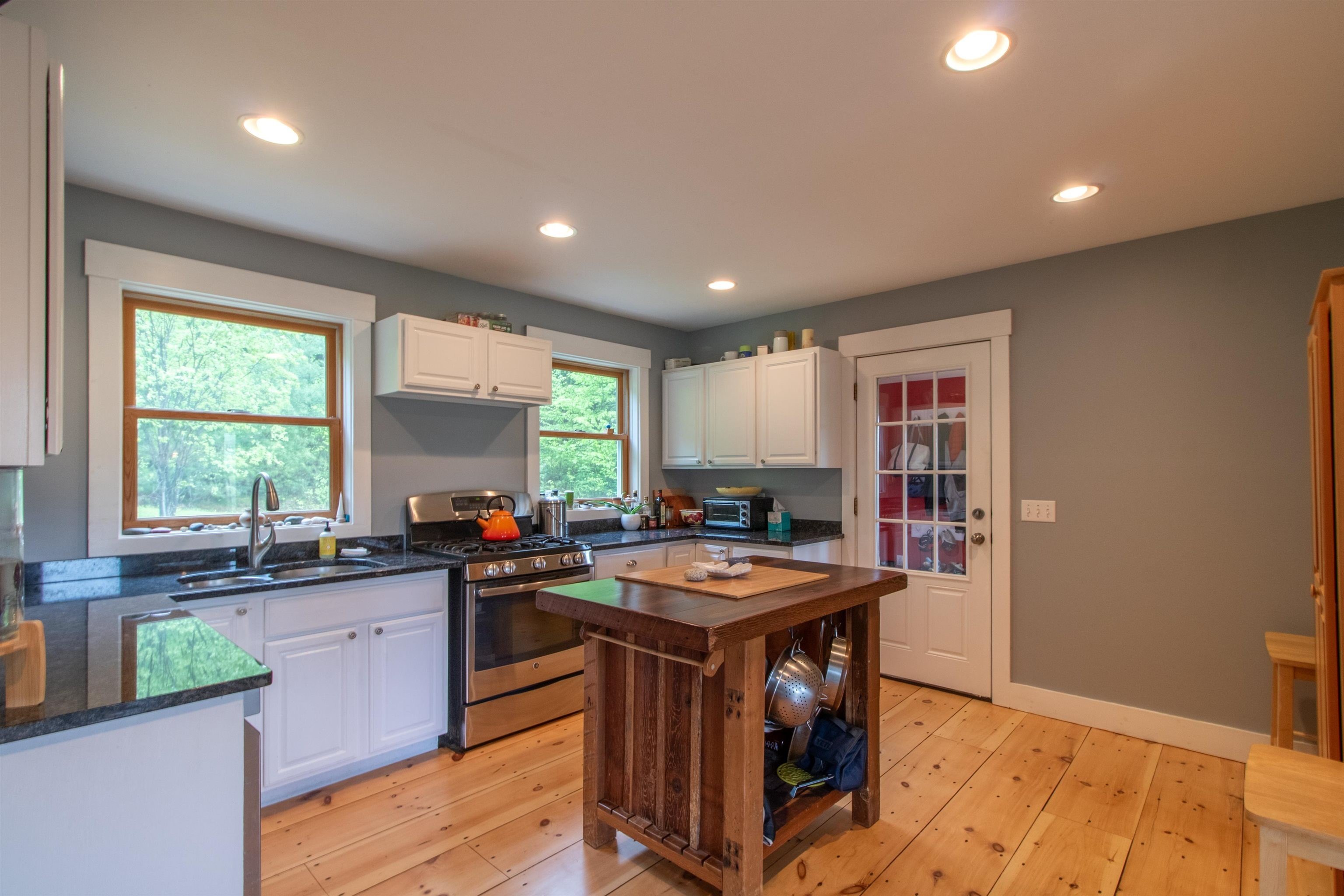 Kirby, Vermont, 05851, United States, 5 Bedrooms Bedrooms, ,3 BathroomsBathrooms,Residential,For Sale,2036584