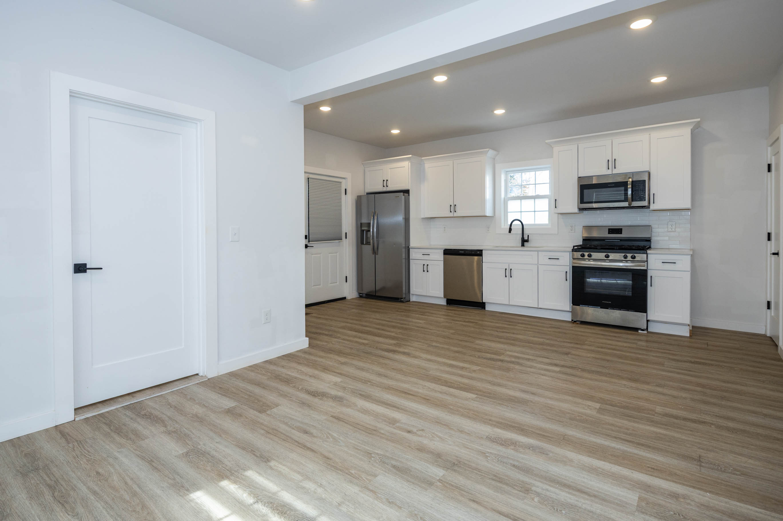 Fords, New Jersey, 08863, United States, 5 Bedrooms Bedrooms, ,2 BathroomsBathrooms,Residential,For Sale,2005682