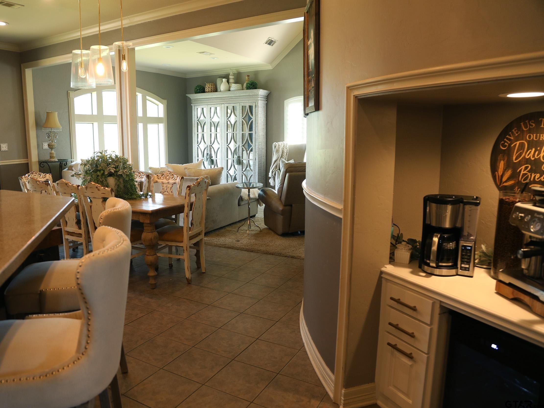 Pittsburg, Texas, 75686, United States, 5 Bedrooms Bedrooms, ,4 BathroomsBathrooms,Residential,For Sale,1978911