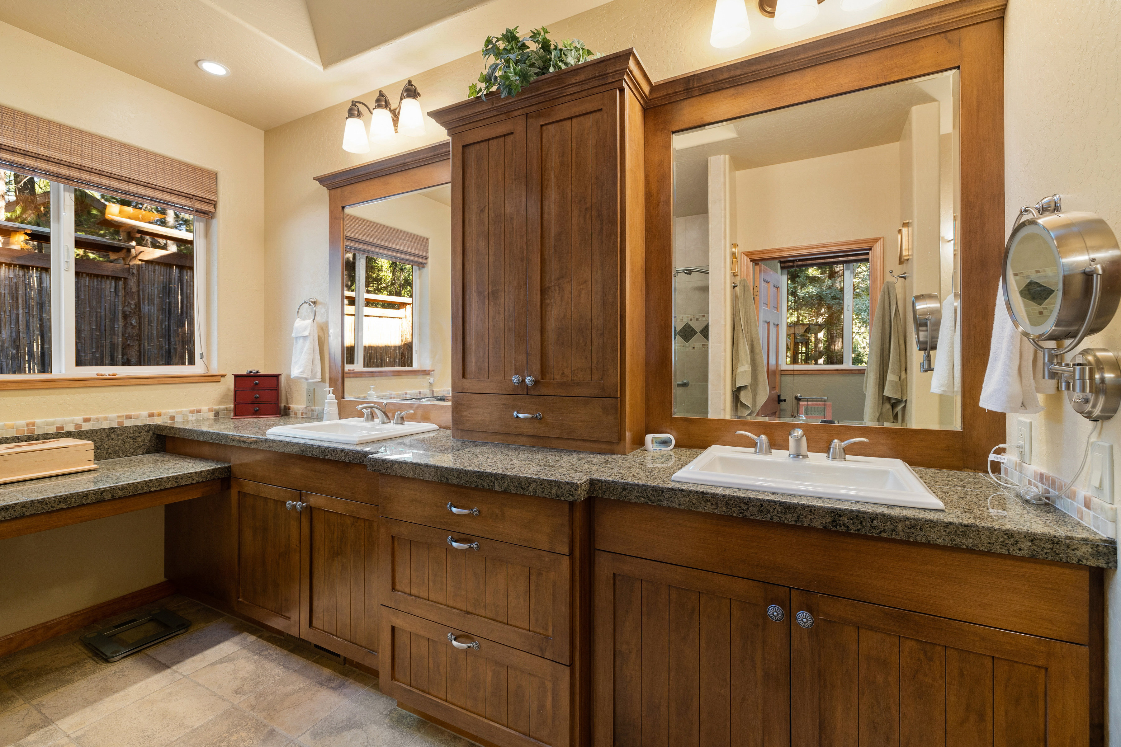  Luxury Mountain Retreat with Guest House on 1 Acre in the Heart of Graeagle - 物件實景