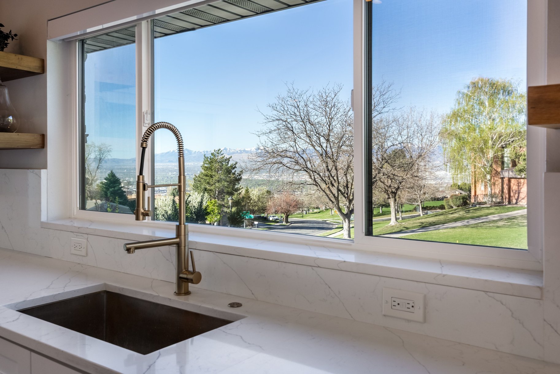  Stunning East Capitol Renovation - 物件實景