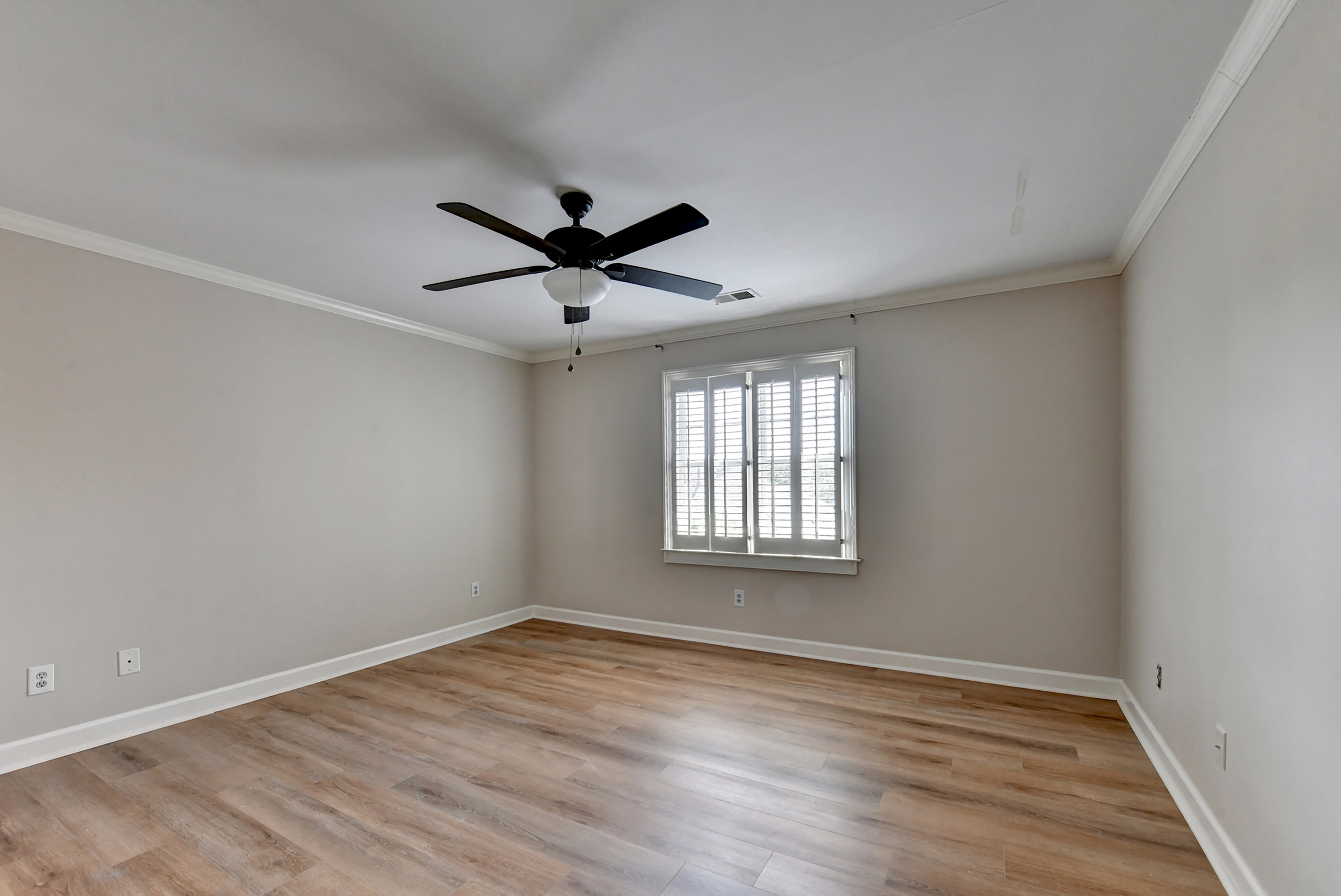  Charming Home Located In A Sought-After Swim And Tennis Community - 物件實景