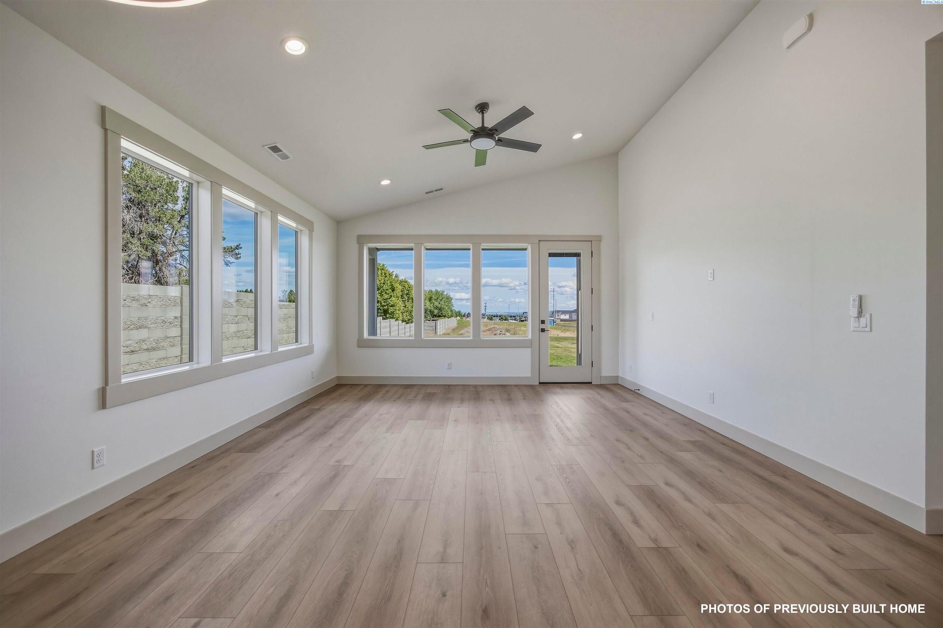 Richland, Washington, 99352, United States, 4 Bedrooms Bedrooms, ,3 BathroomsBathrooms,Residential,For Sale,2048116