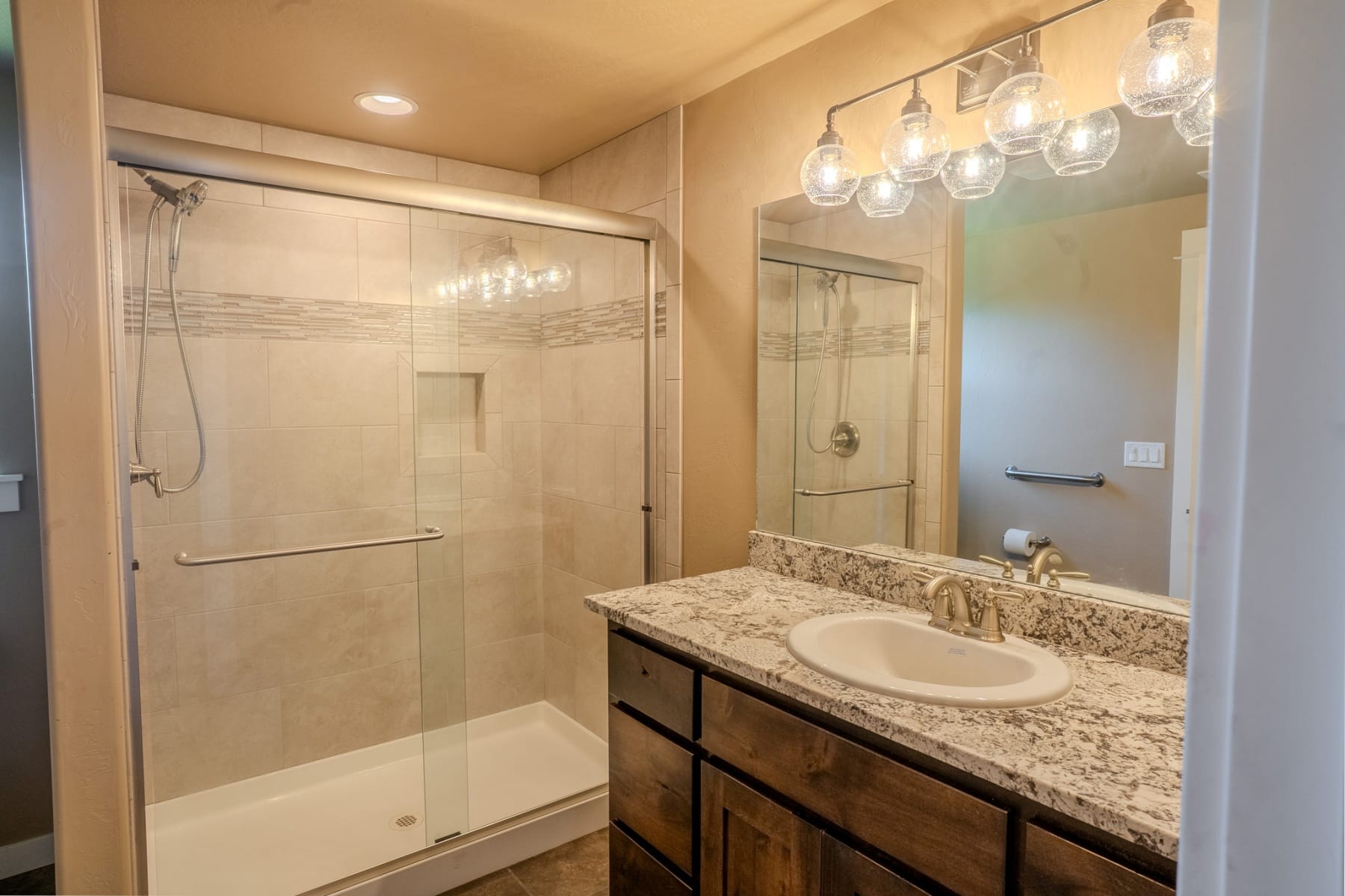  2196 Crestbrook Road Medford, OR 97504 - 物件實景