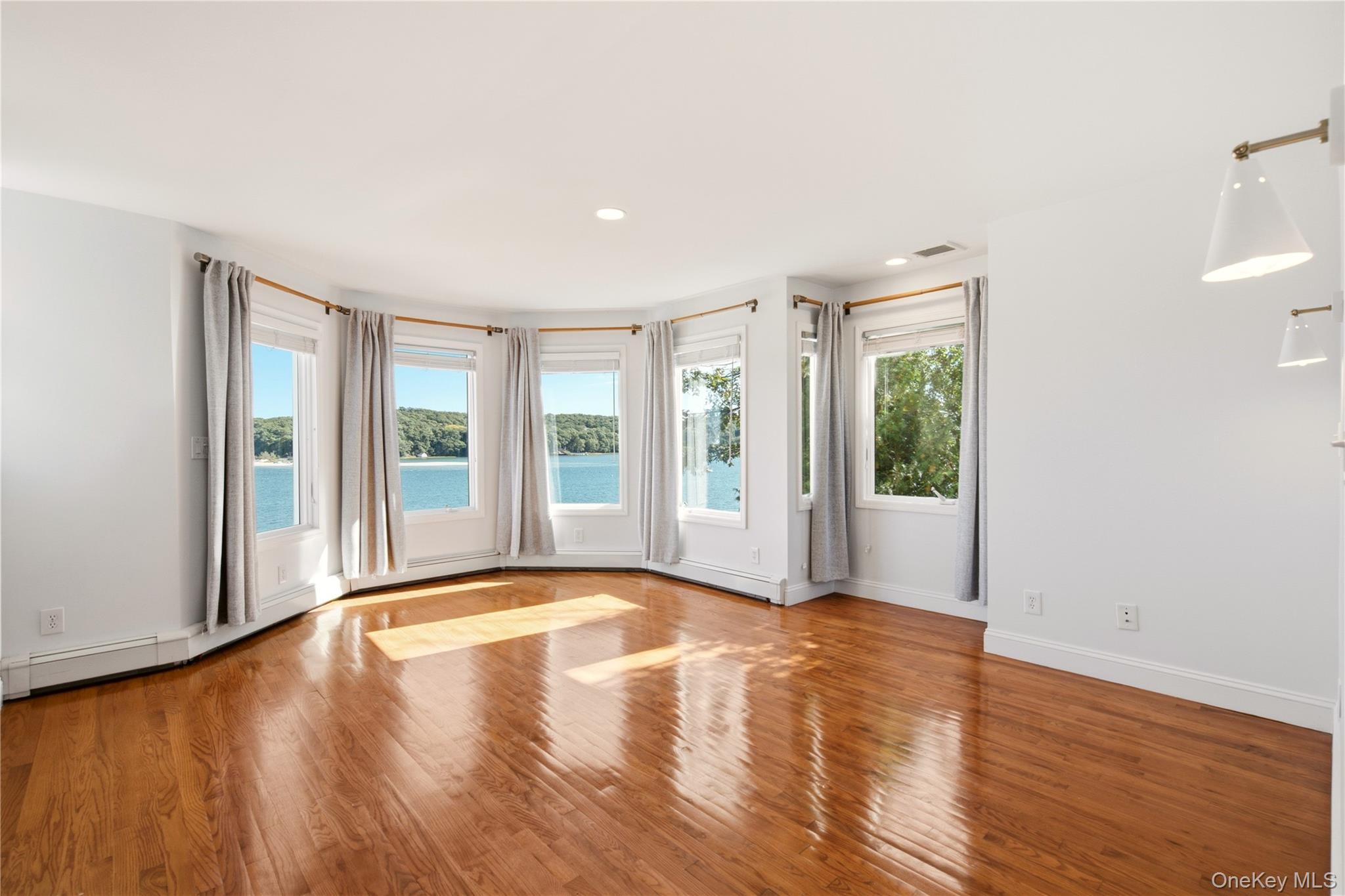  565 Mckinley Terrace, Centerport, NY, 11721 - 物件實景