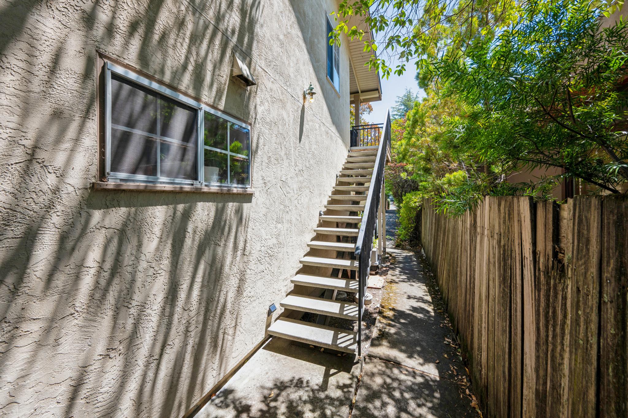  453 Second Street West - 物件實景