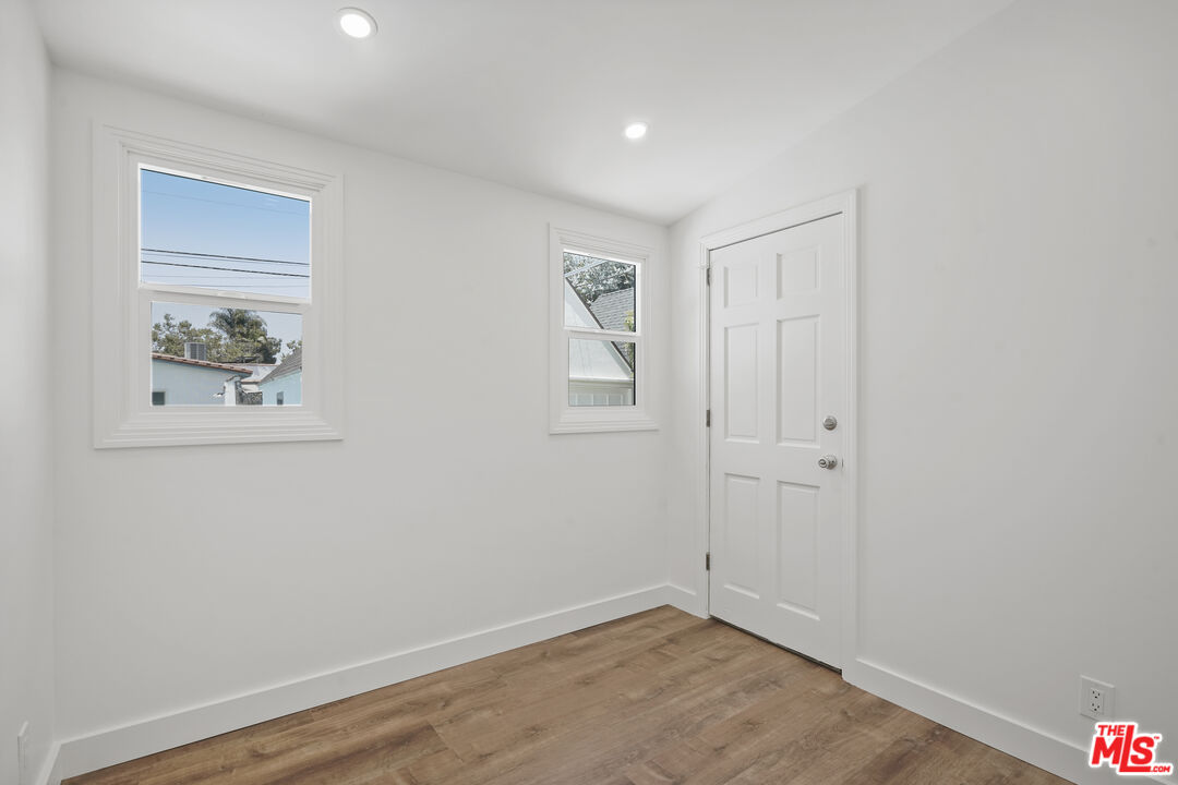 Los Angeles, California, 90036, United States, 3 Bedrooms Bedrooms, ,3 BathroomsBathrooms,Residential,For Sale,1896825