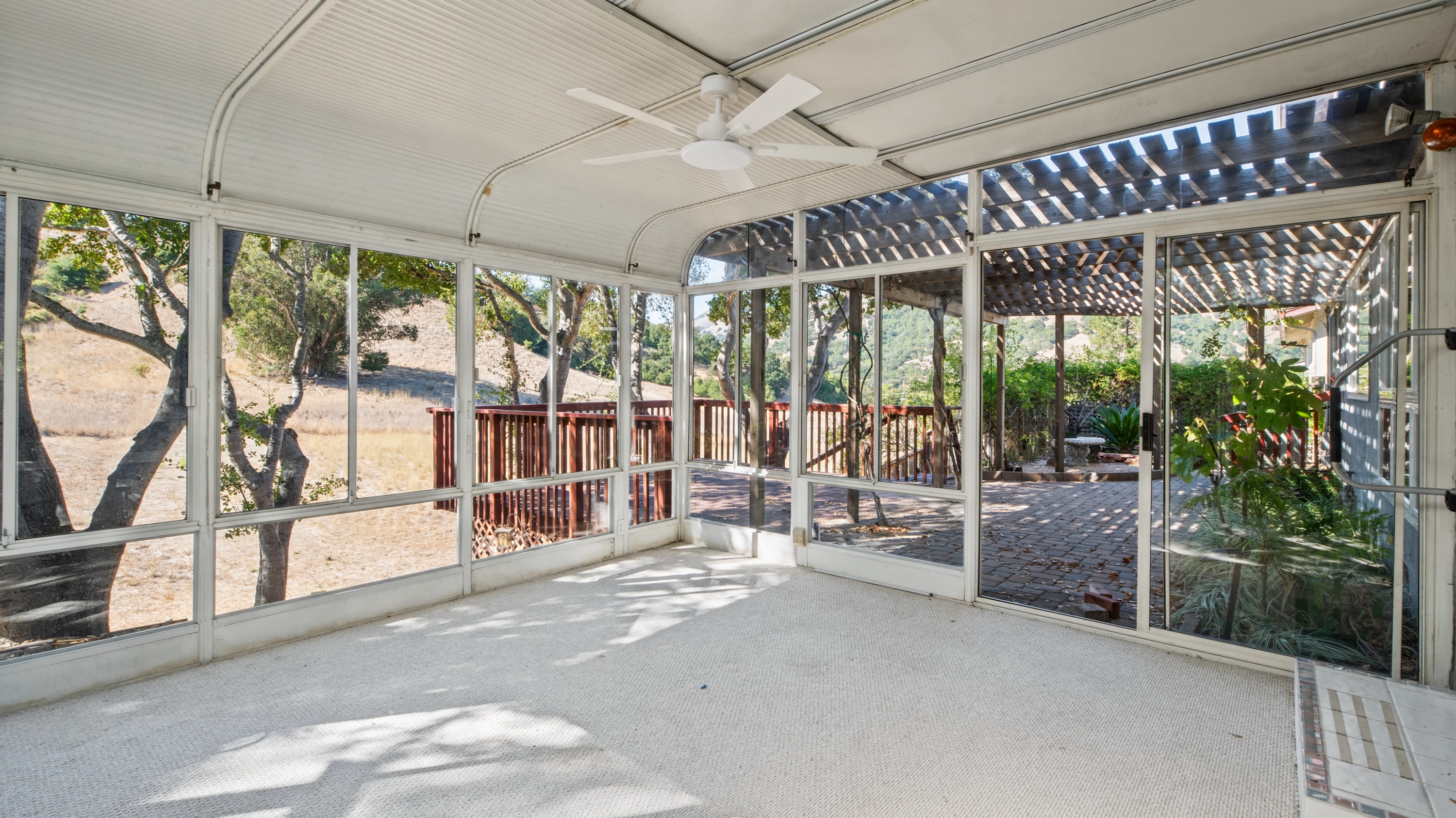  Spacious Mont Marin Contemporary with Open Space Views - 物件實景