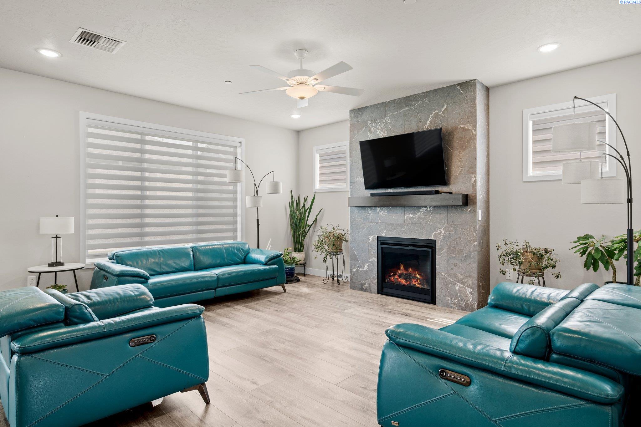 Richland, Washington, 99352, United States, 4 Bedrooms Bedrooms, ,3 BathroomsBathrooms,Residential,For Sale,1766323