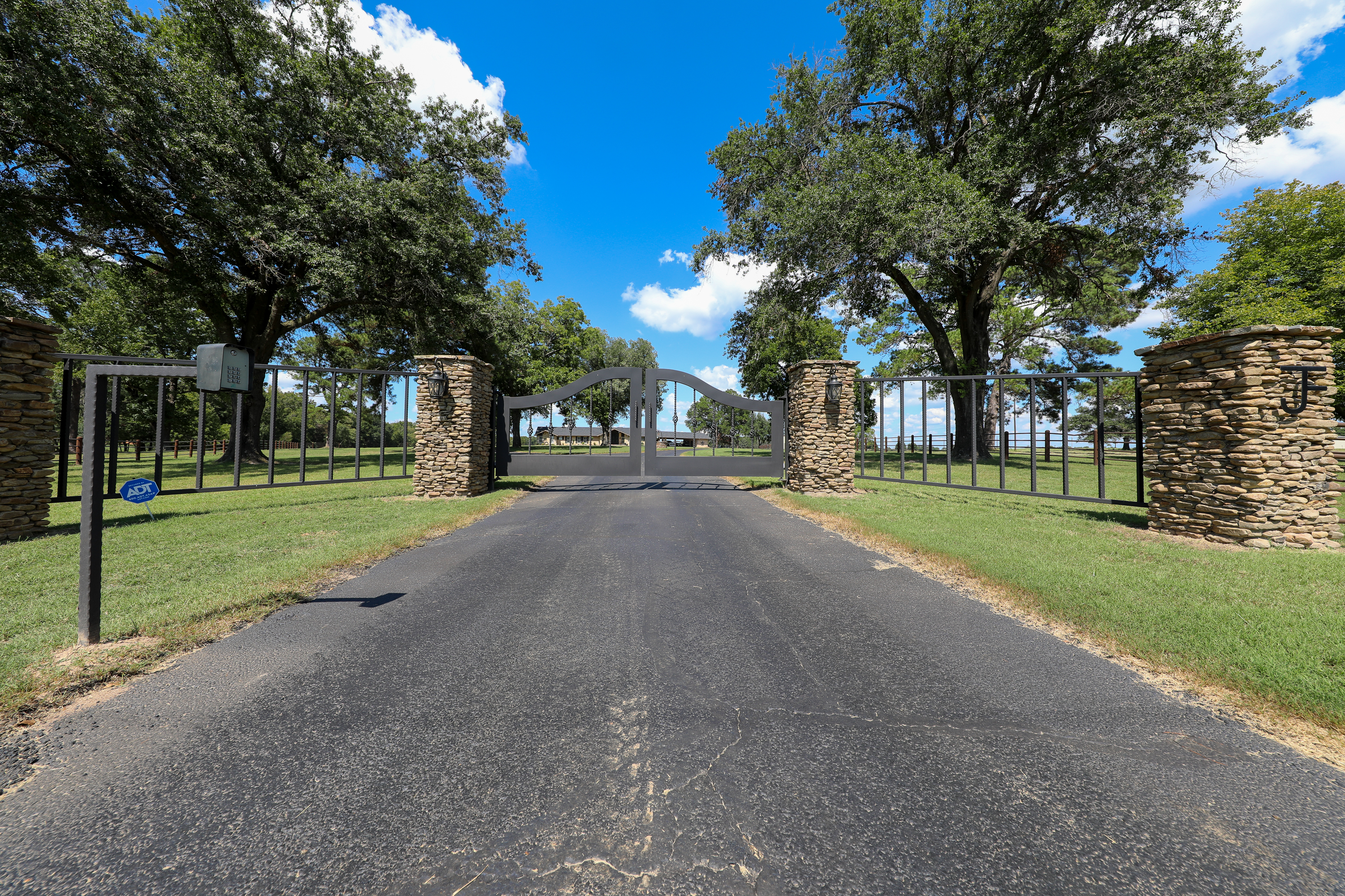 Pittsburg, Texas, 75686, United States, 4 Bedrooms Bedrooms, ,3 BathroomsBathrooms,Residential,For Sale,1871323