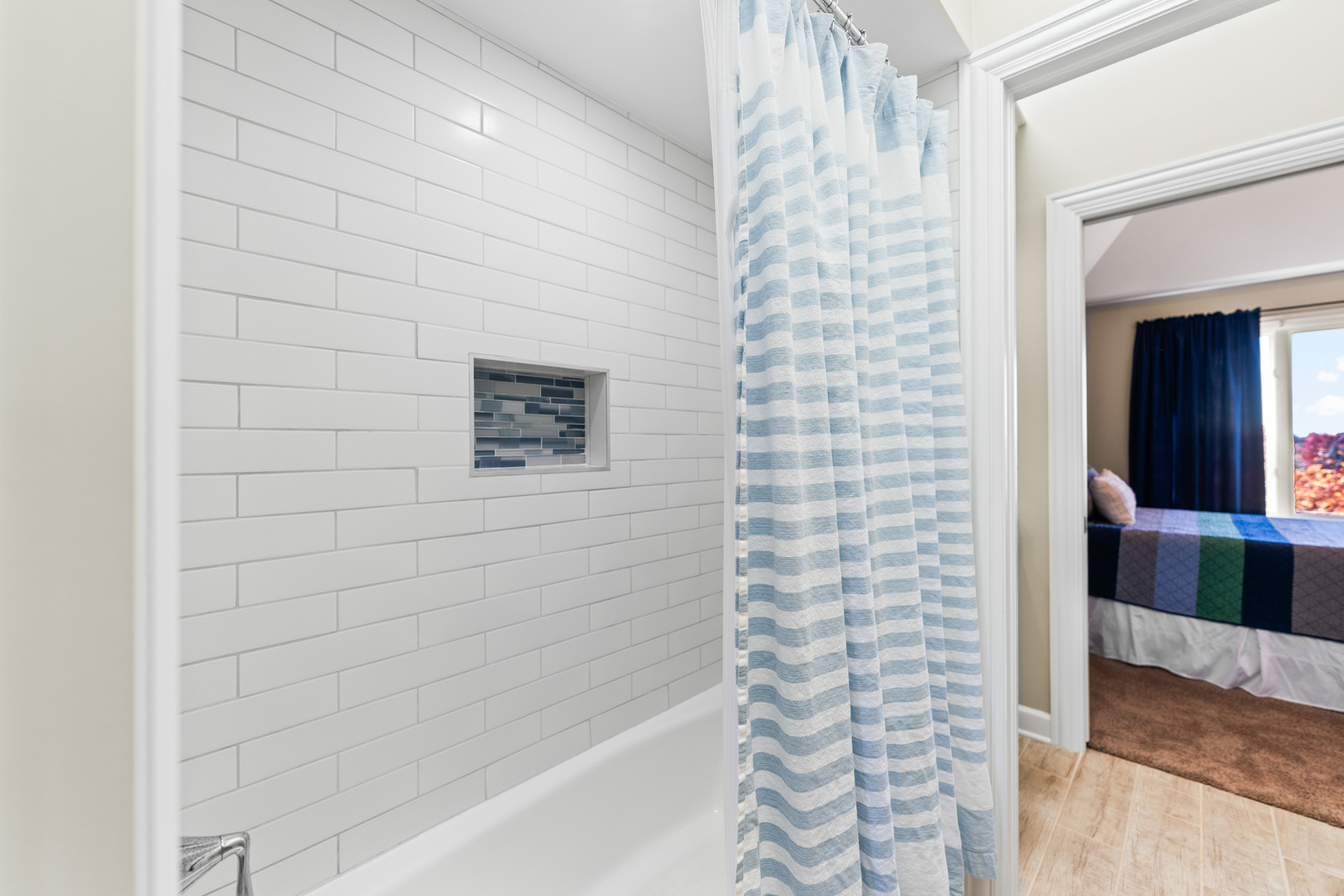 St. Charles, Illinois, 60175, United States, 5 Bedrooms Bedrooms, ,5 BathroomsBathrooms,Residential,For Sale,1989191