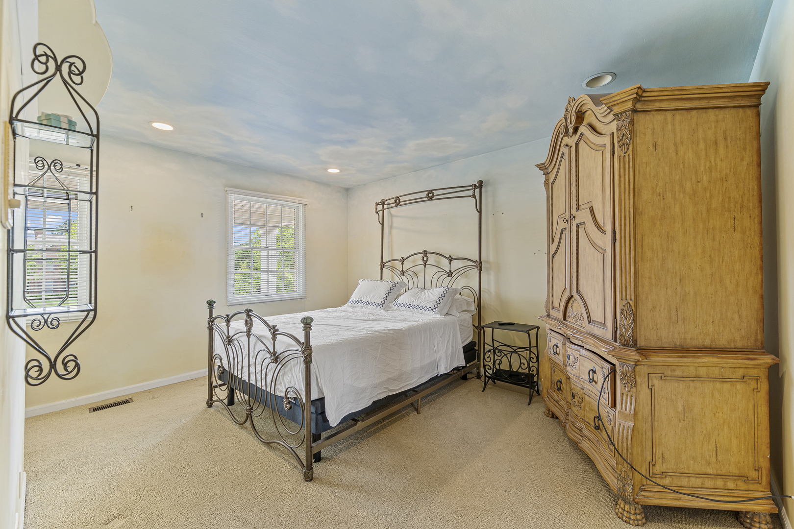 Glenview, Illinois, 60026, United States, 5 Bedrooms Bedrooms, ,4 BathroomsBathrooms,Residential,For Sale,1951003